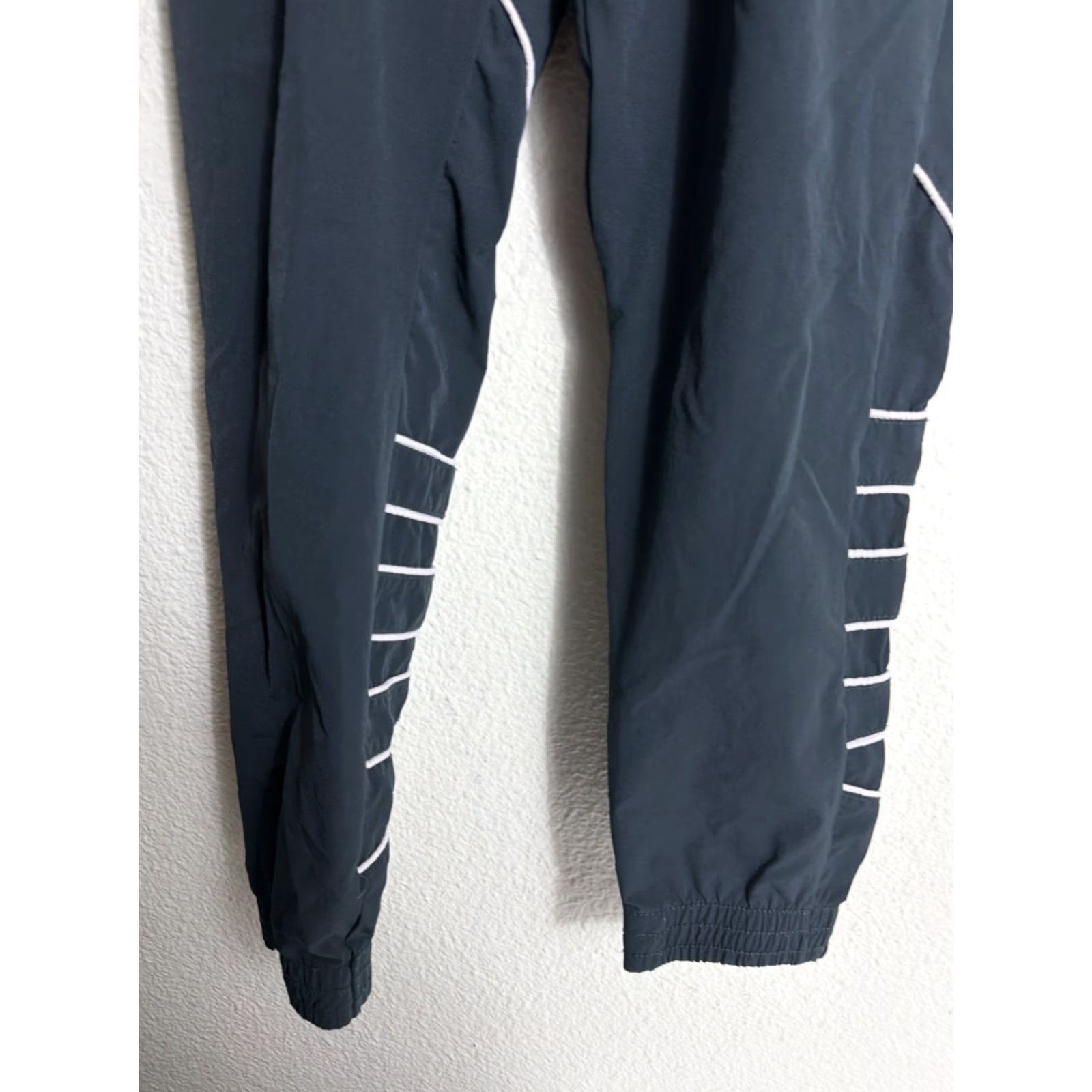 Adidas Adidas Women’s Medium Black Ankle Joggers Trefoil Legs 26x30 Elastane Size 32" / US 10 / IT 46 - 2 Thumbnail