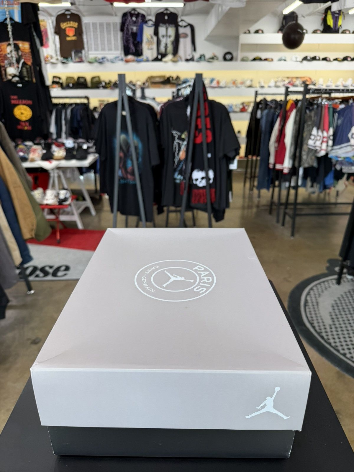 Jordan Brand Air Jordan 5 Low PSG Size 12 (2022) Size US 12 / EU 45 - 16 Thumbnail