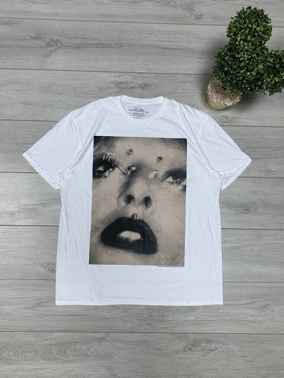 Band Tees Vintage Lady Gaga tour face big print Tee 2022 Size US XL / EU 56 / 4 - 1 Thumbnail