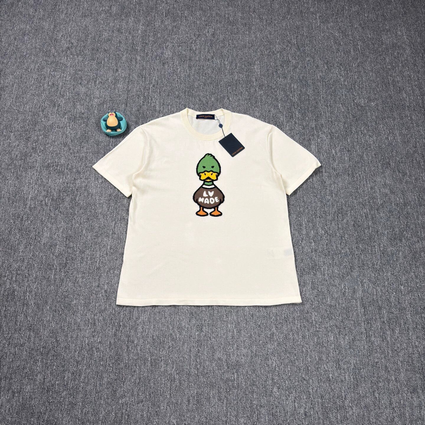 Louis Vuitton LV x Nigo Off-White Duck Print T-shirt XL Near New Size US XL / EU 56 / 4 - 1 Thumbnail