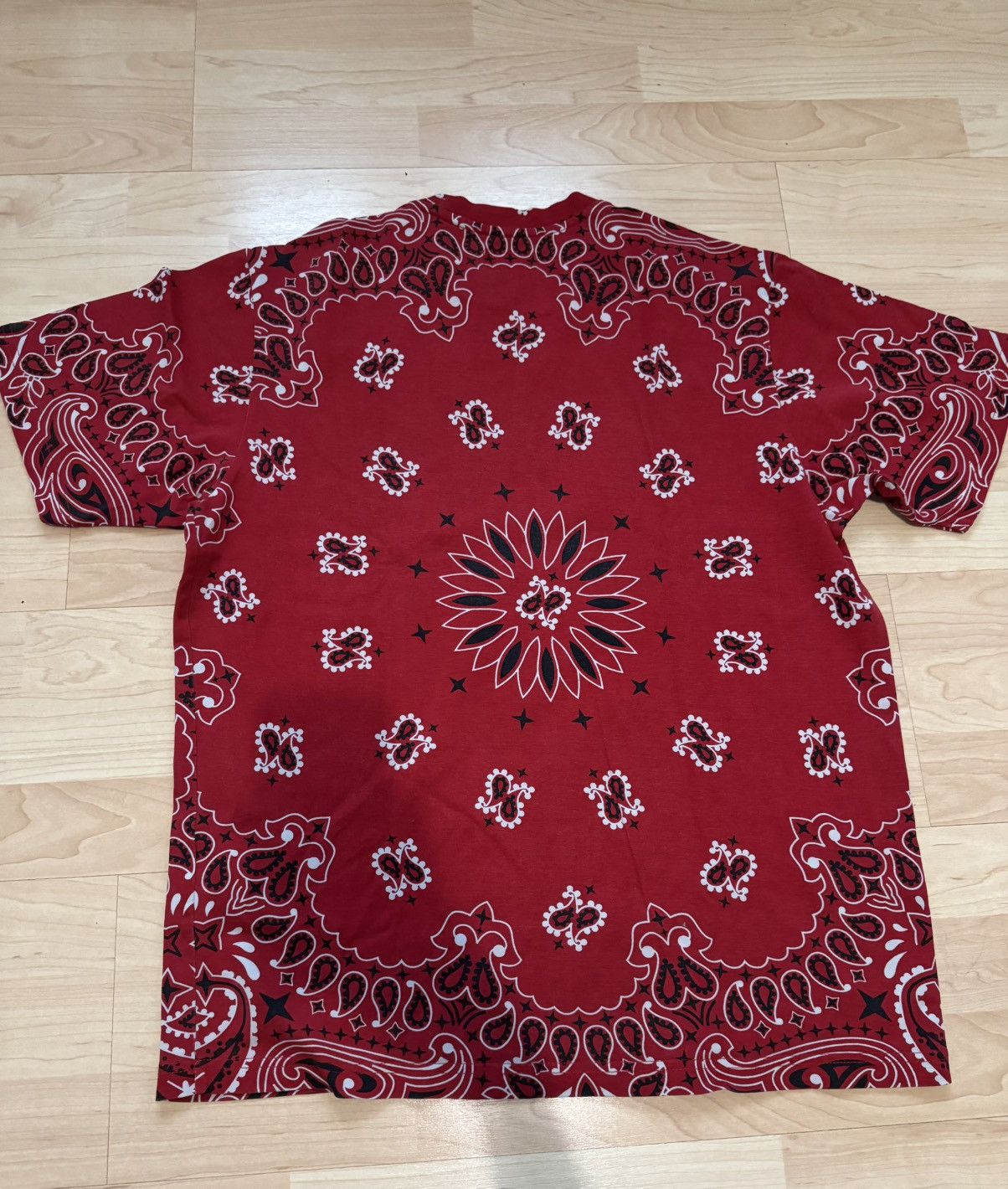 Supreme 2021 Supreme Red Bandana Tee Size US S / EU 44-46 / 1 - 2 Thumbnail