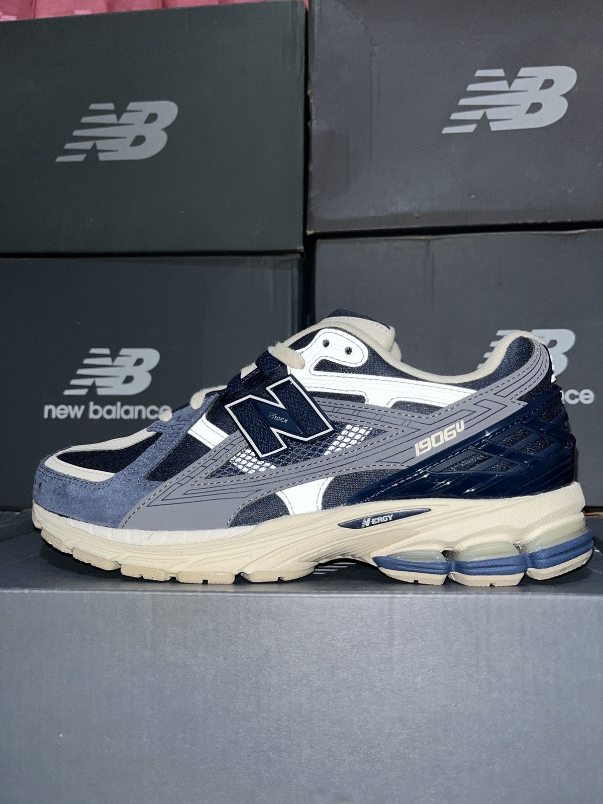 New Balance New Balance 1906U Size US 8.5 / EU 41-42 - 2 Thumbnail