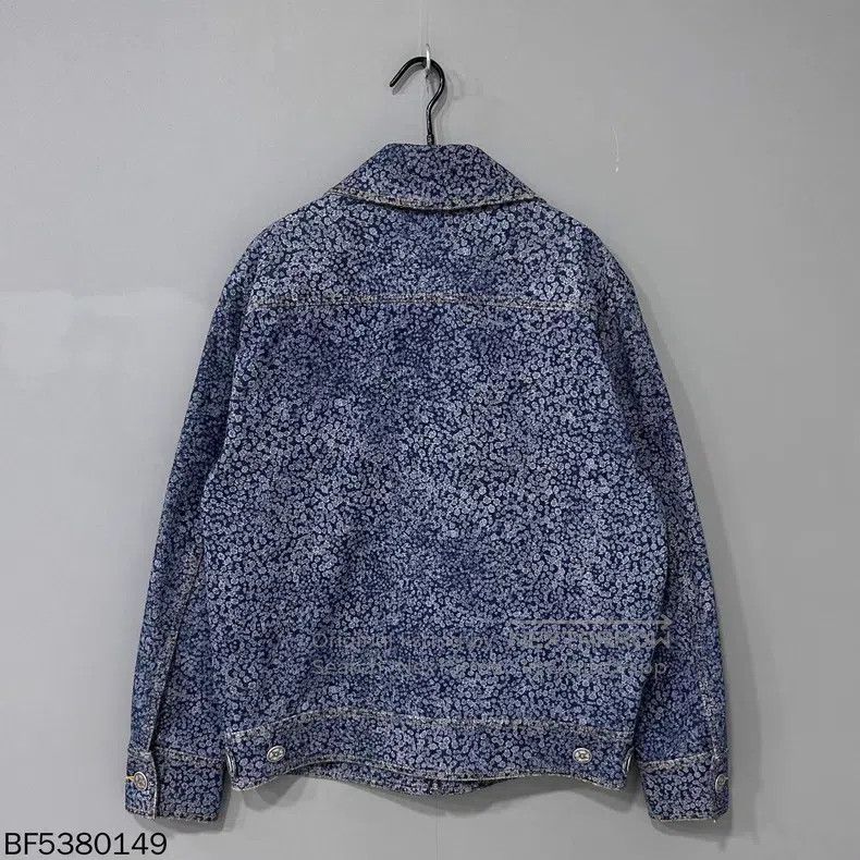 Chanel Chanel Three camelia full-print denim jacket Size XS / US 0-2 / IT 36-38 - 2 Thumbnail