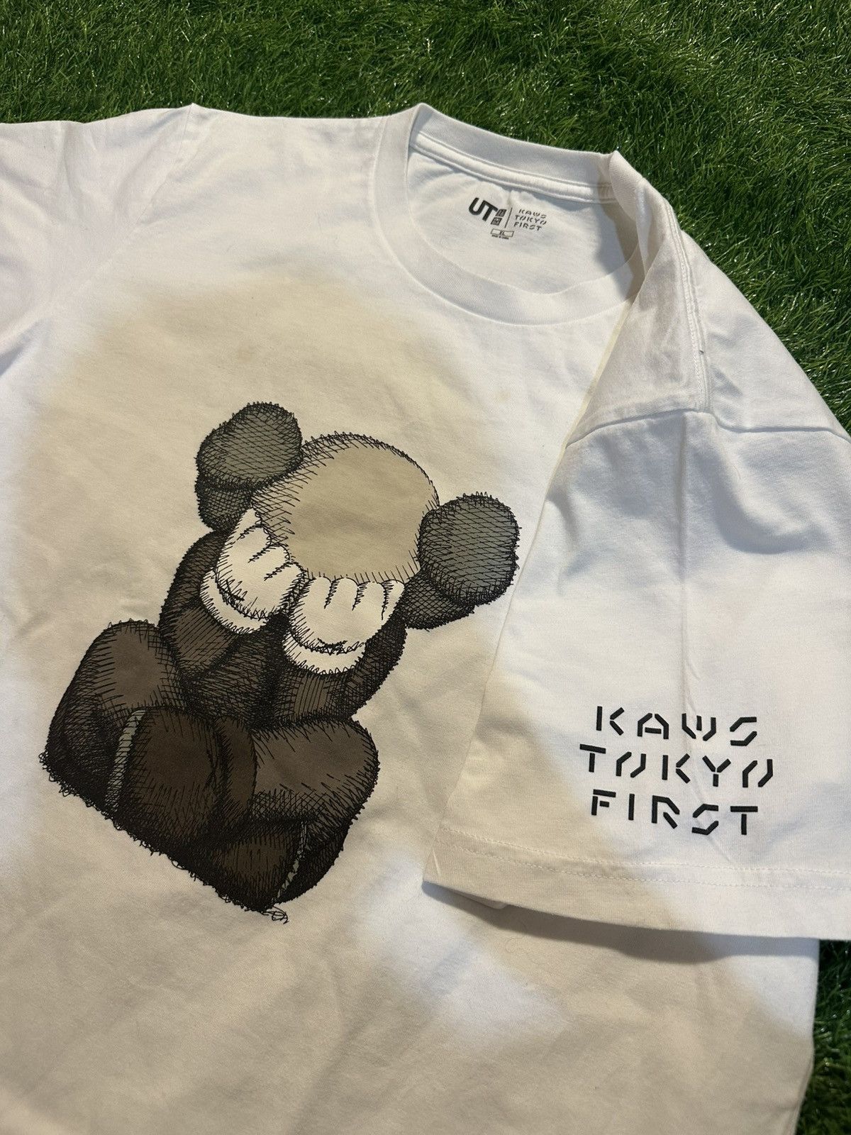 Kaws Kaws Uniqlo Tokyo First Tee Shirt Size XL Size US XL / EU 56 / 4 - 2 Thumbnail