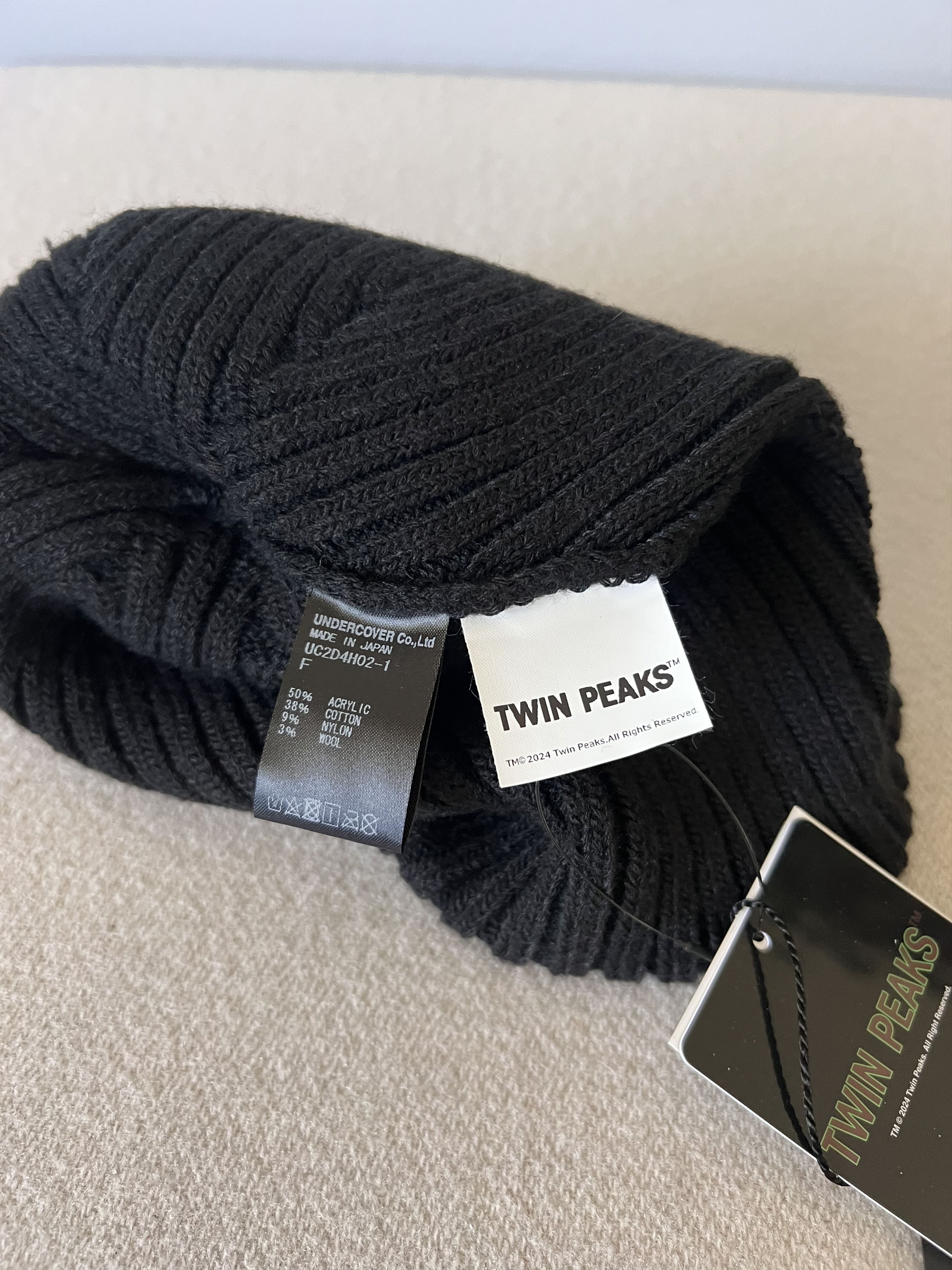 Undercover Undercover Twin Peaks Logo Beanie in Black Size ONE SIZE - 3 Thumbnail