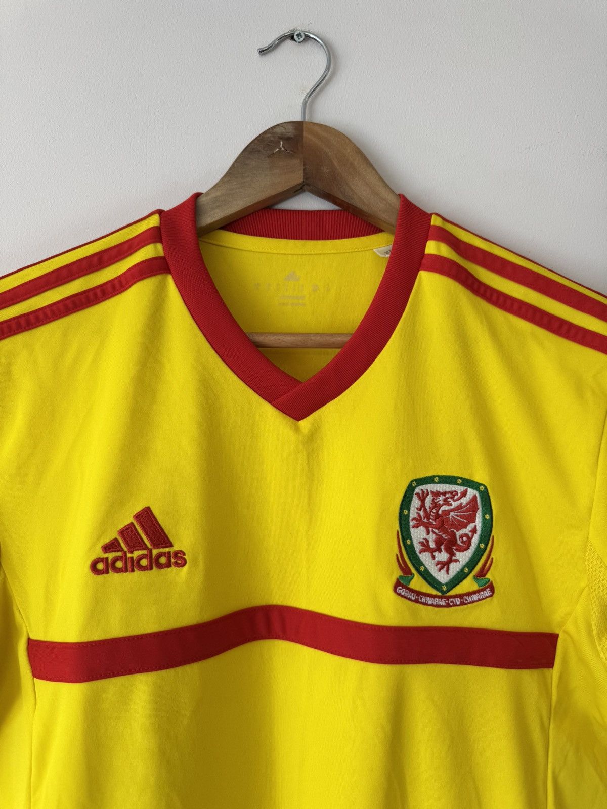 Adidas Wales 2015-2016 Away Soccer Jersey Adidas Football Shirt Kit Size US S / EU 44-46 / 1 - 5 Thumbnail
