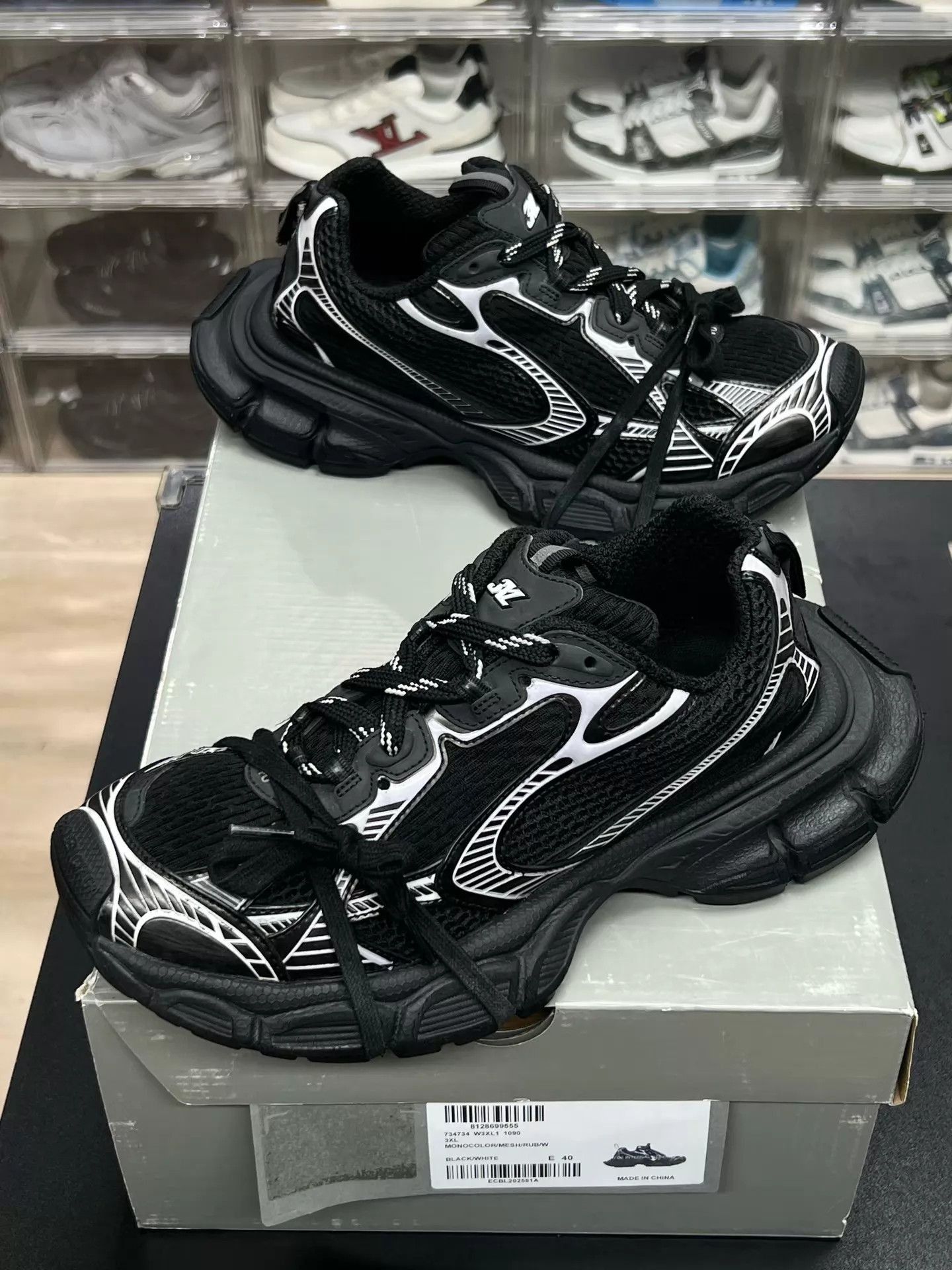 Balenciaga Black Low-Top Sneakers with White Accents Size US 7 / EU 40 - 1 Thumbnail