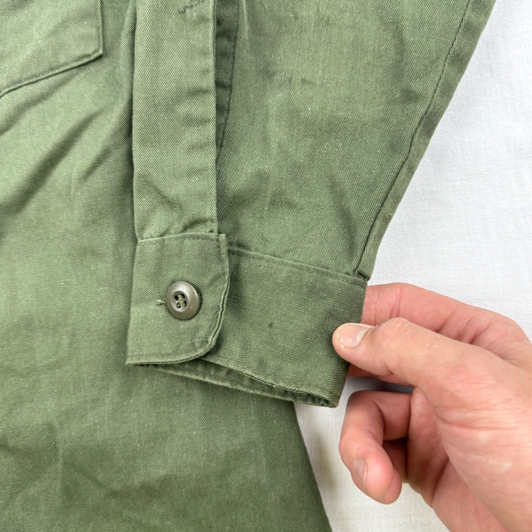 Vintage VINTAGE Army Shirt Adult M Green 1960s Button-Up US Army Military 60s Shirt Mens Regular Long Sleeve Collared Button Up Green Army Shirt Size US M / EU 48-50 / 2 - 6 Thumbnail