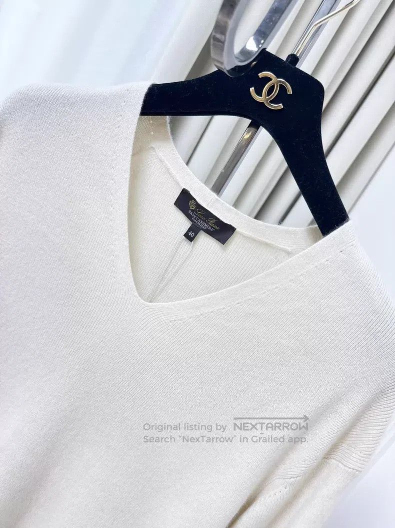 Loro Piana Loro Piana Off-white V-neck long-sleeve knitted top Size XS / US 0-2 / IT 36-38 - 2 Thumbnail