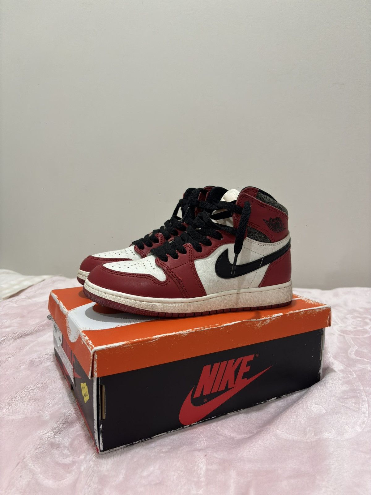 Jordan Brand Jordan 1 Retro High OG Chicago Lost and Found (GS) Size US 6 / IT 36 - 3 Thumbnail