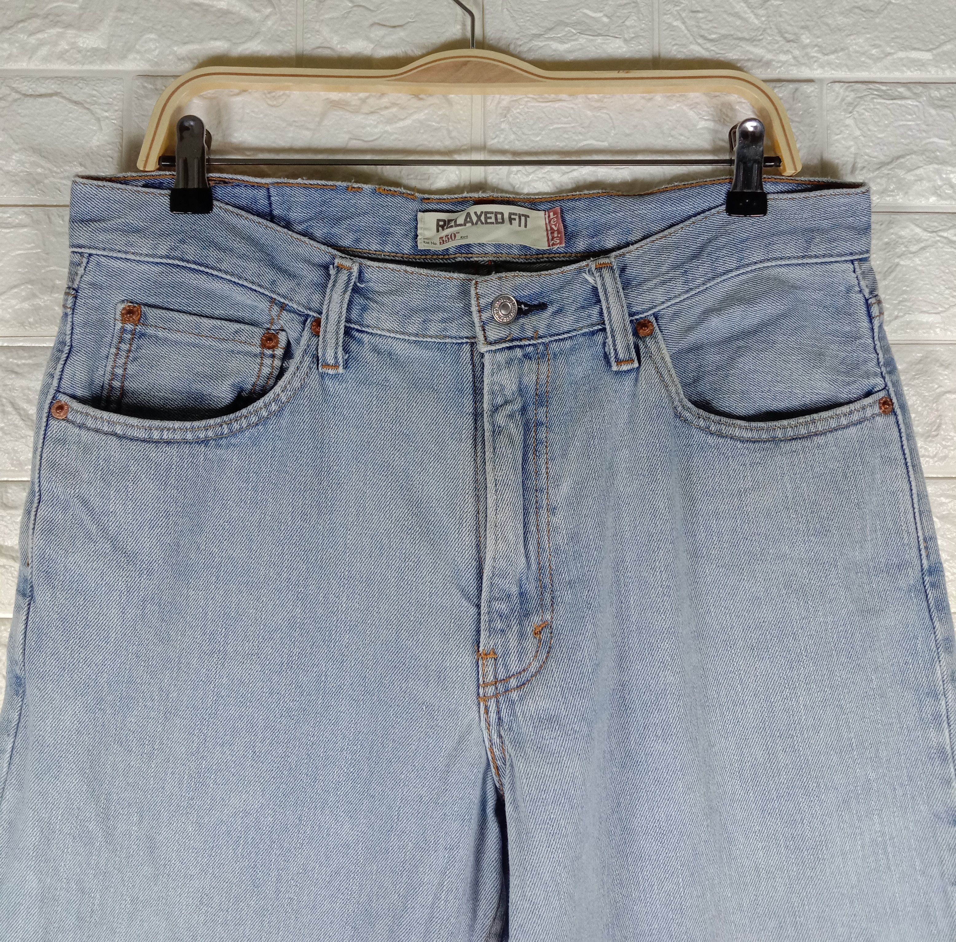 Levi's Vintage Levi's 550 Jeans Relaxed Fit Light Wash Denim Size US 34 / EU 50 - 2 Thumbnail