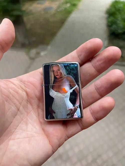 VIBE Vintage 00s Sexy nude Girl Hippie Beach style lighter Size ONE SIZE - 1 Thumbnail