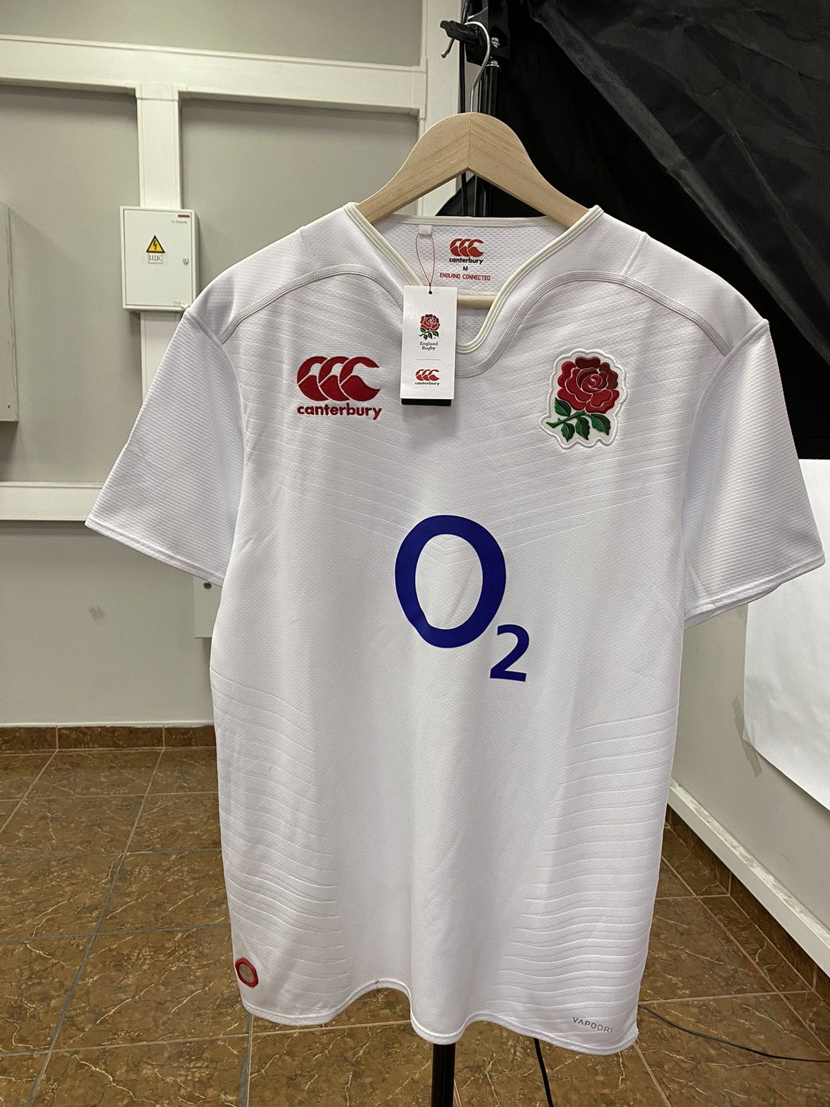 Canterbury of New Zealand 🏴󠁧󠁢󠁥󠁮󠁧󠁿 England National Rugby Team Canterbury O2 Jersey t-shirt Size US M / EU 48-50 / 2 - 1 Thumbnail