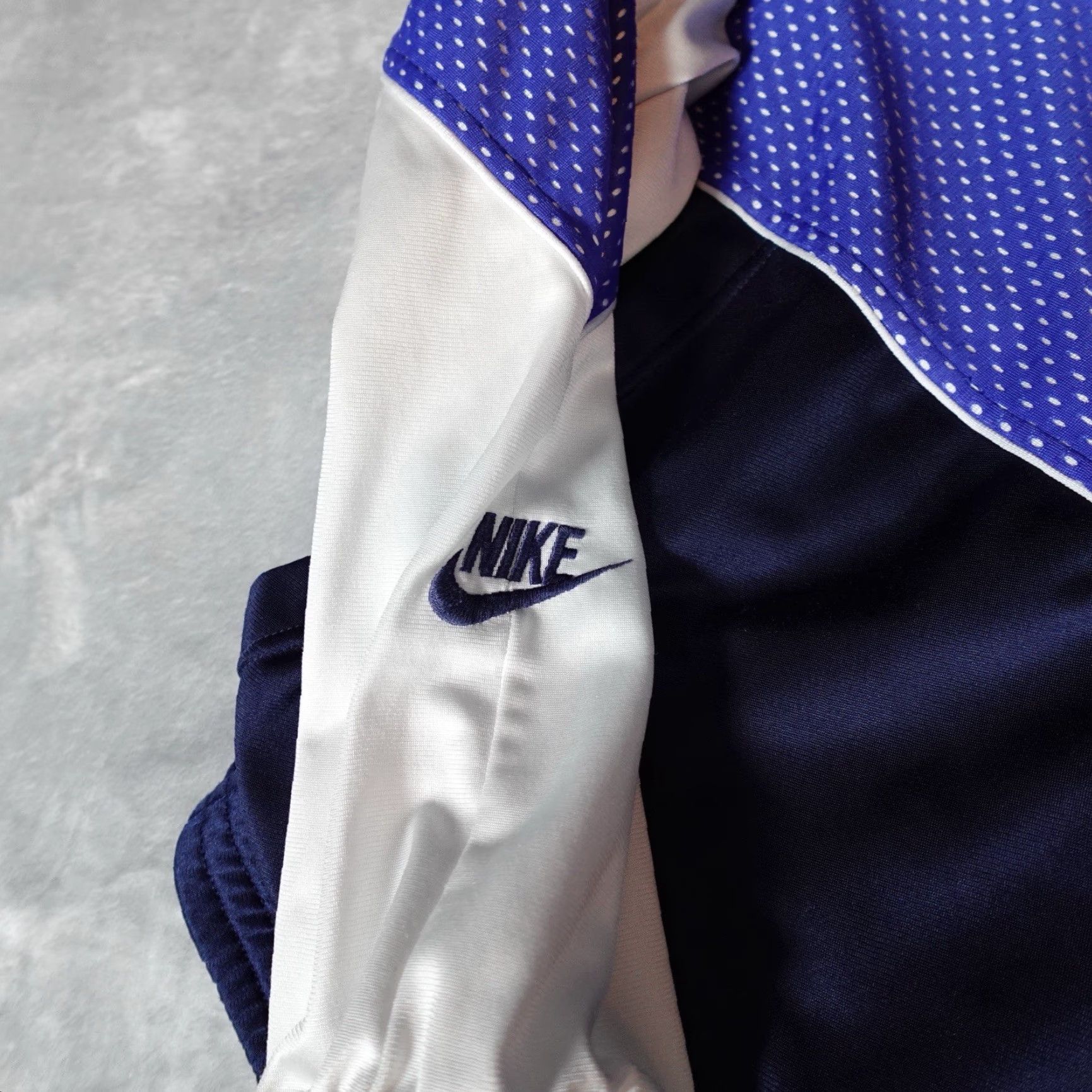 Nike VINTAGE Nike Track Jacket Mens 2XL Blue 90s Basketball Boxy Fit Full Zip Mens XL (Fits 2XL) Size US XXL / EU 58 / 5 - 4 Thumbnail