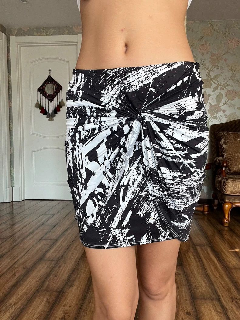 Helmut Lang HELMUT LANG size2 White and black printed asymmetrical beau Size 24" / US 00 / IT 34 - 1 Thumbnail