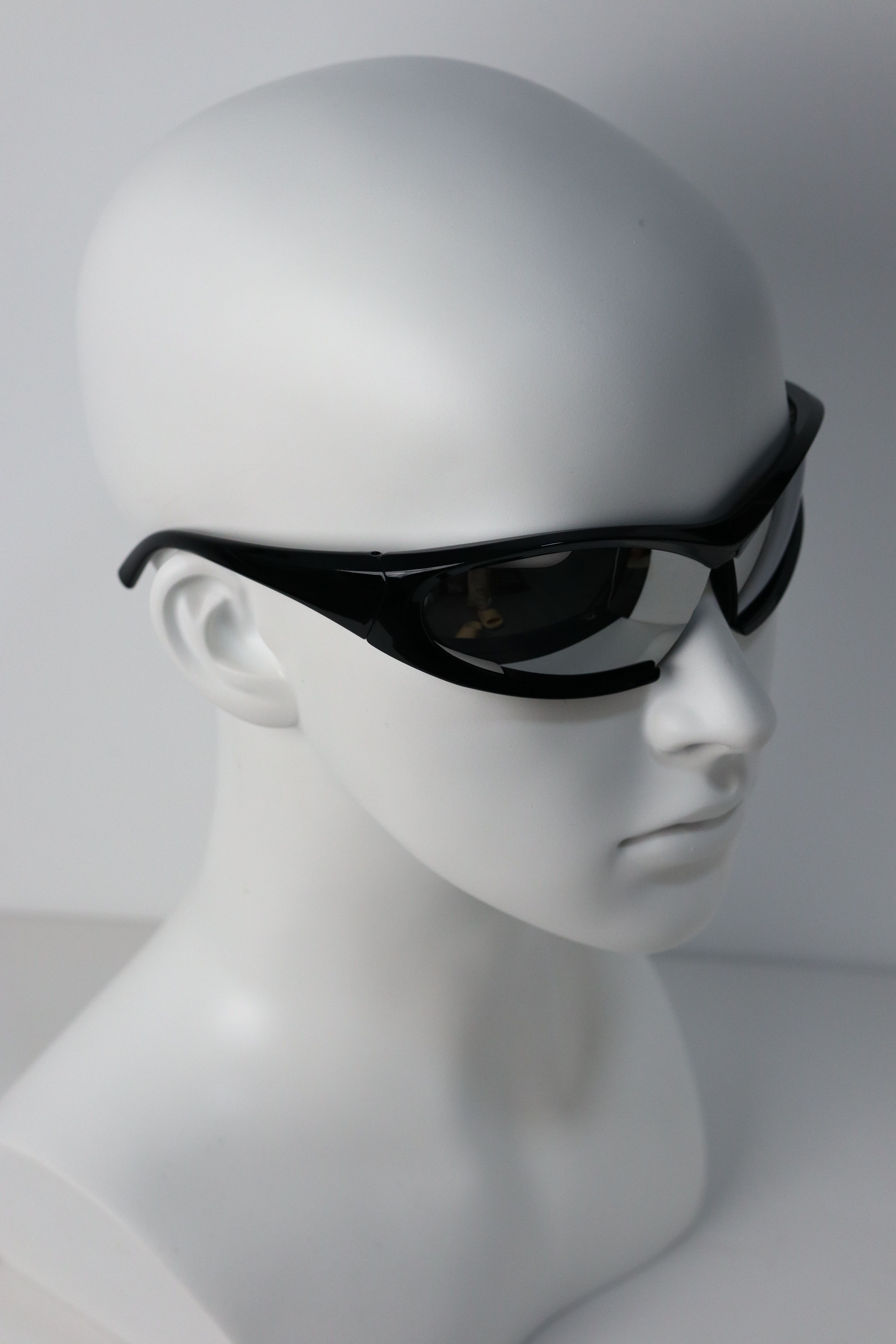 Japanese Brand Y2k Avant Garde Futuristic Black Sunglasses Unisex OS Size ONE SIZE - 5 Thumbnail