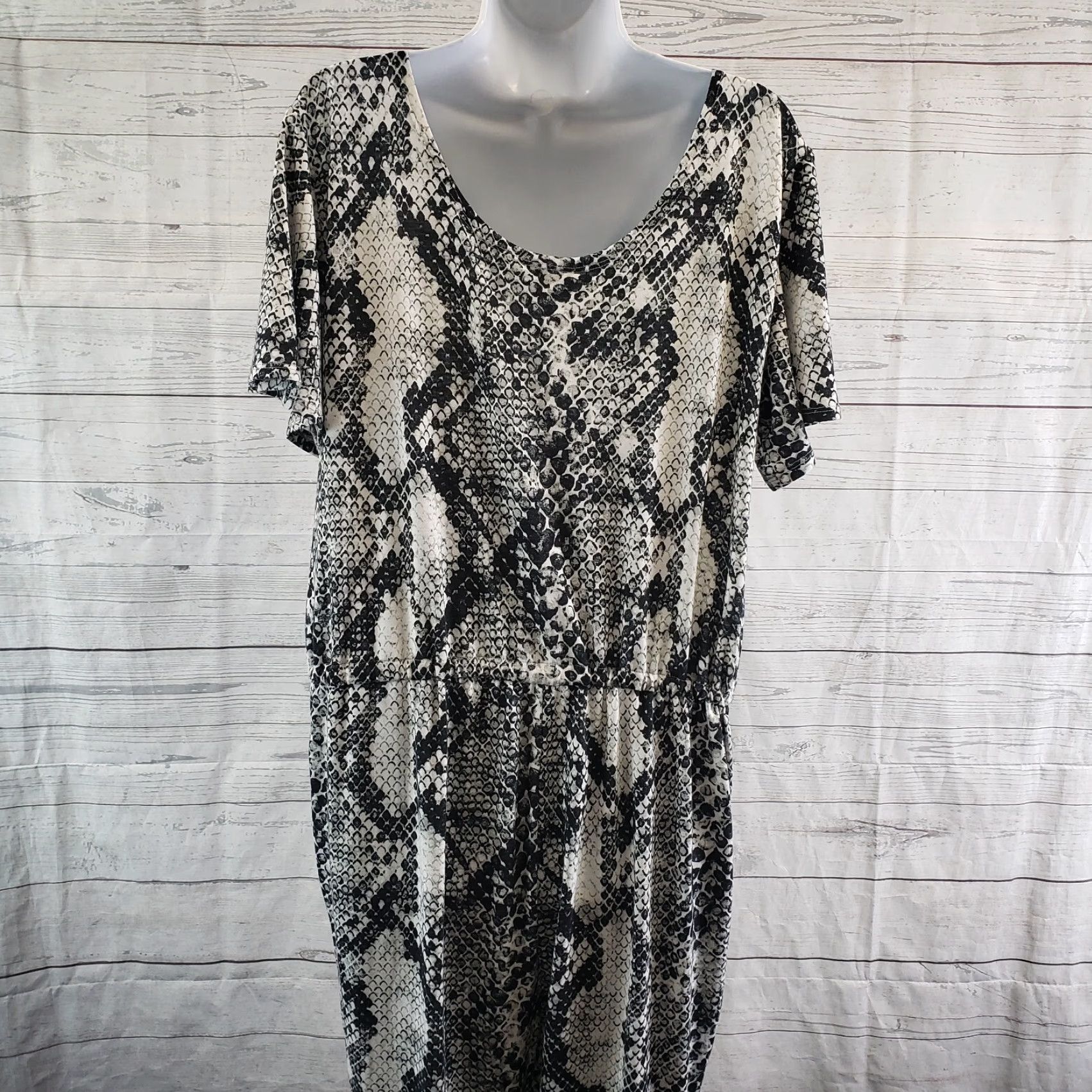 Vintage VINTAGE LuLaRoe Womens Jumpsuit Sz Medium Black White Snakeskin Short Sleeve V-Neck Size 32" / US 10 / IT 46 - 5 Thumbnail