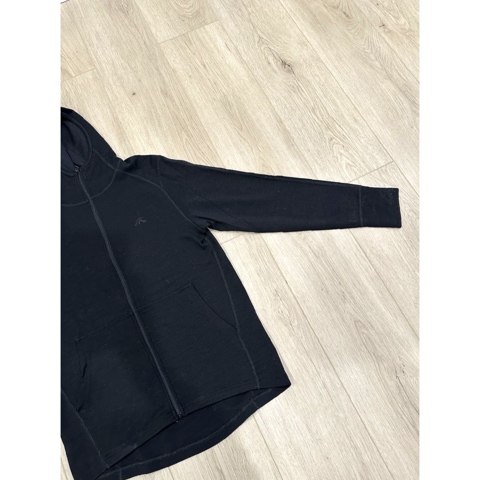 Vintage VINTAGE Macpac Merino Wool Full Zip Hoodie Mens Black Size Small Size US S / EU 44-46 / 1 - 2 Thumbnail