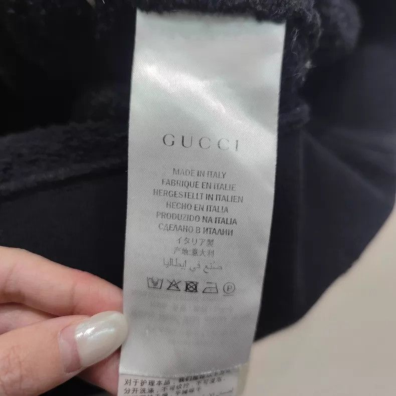 Gucci Gucci The sweatshirt is old and black. Size US M / EU 48-50 / 2 - 5 Thumbnail