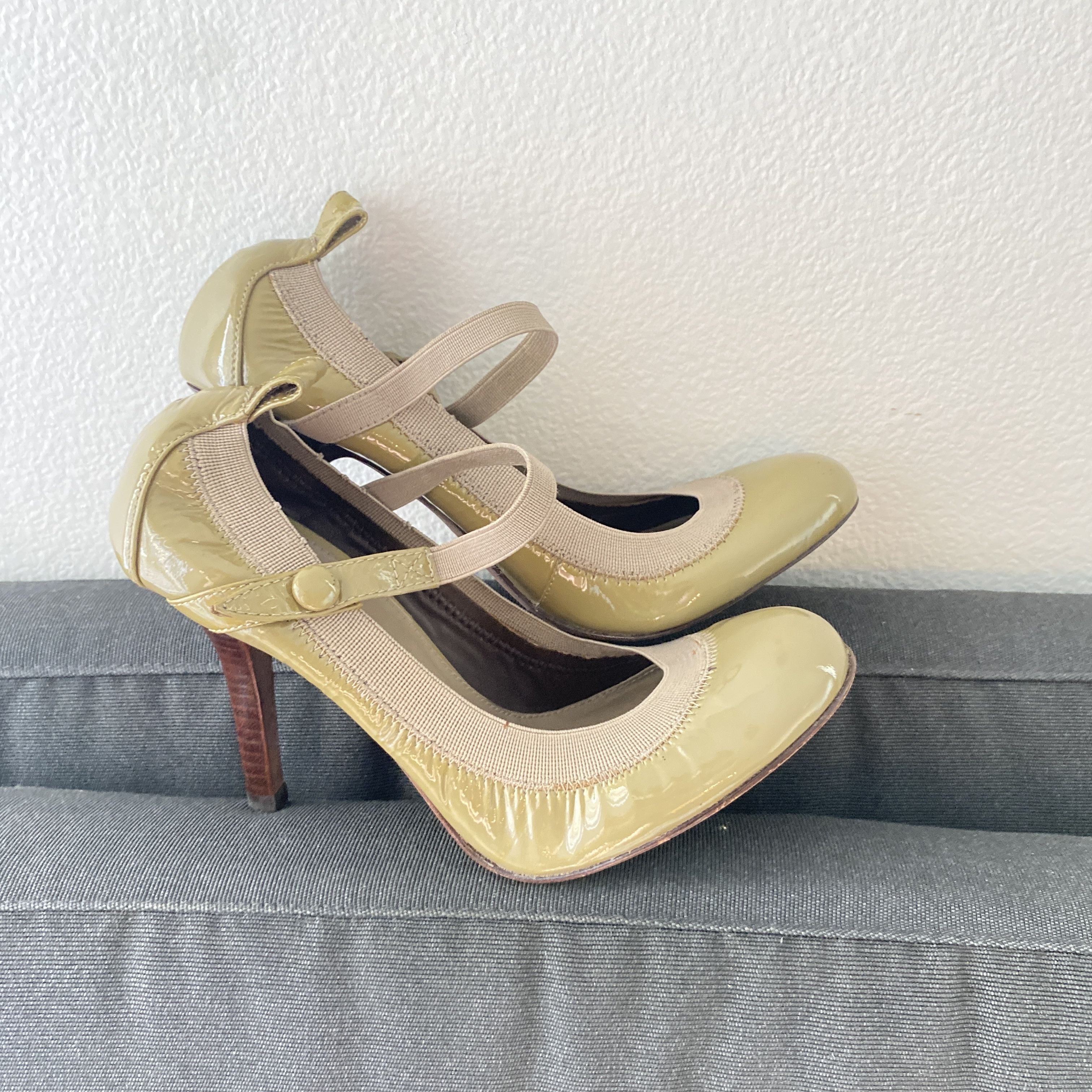 Bcbgmaxazria BCBGMAXAZRIA Olive Patent Leather Mary Jane Heels Size US 5.5 / IT 35.5 - 2 Thumbnail