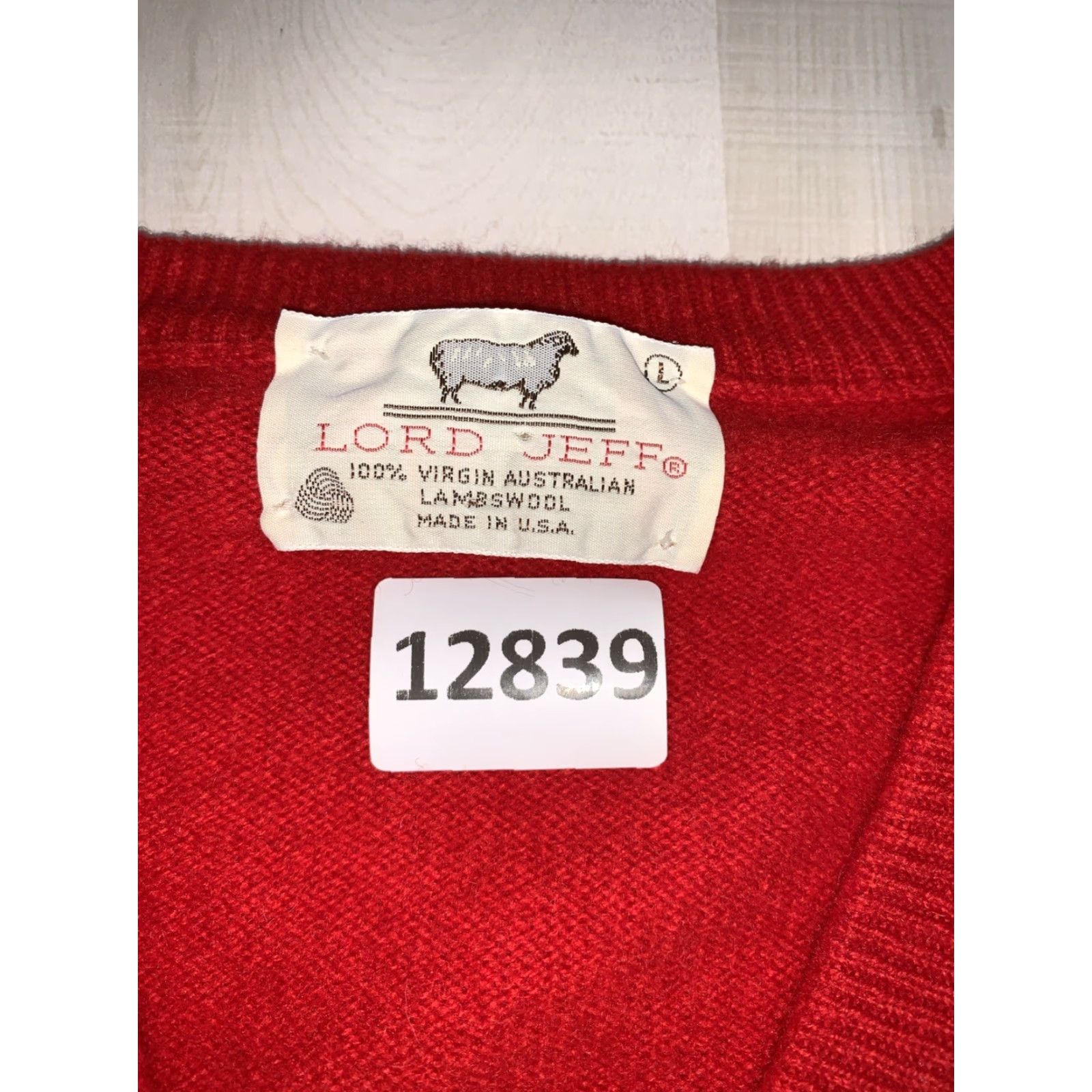 Vintage VINTAGE Lord Jeff Vest Shirt 100% Virgin Australian Lambswool Red Large USA Mens 70s 80s KnIT Sleeveless V-Neck Solid Size US L / EU 52-54 / 3 - 2 Thumbnail