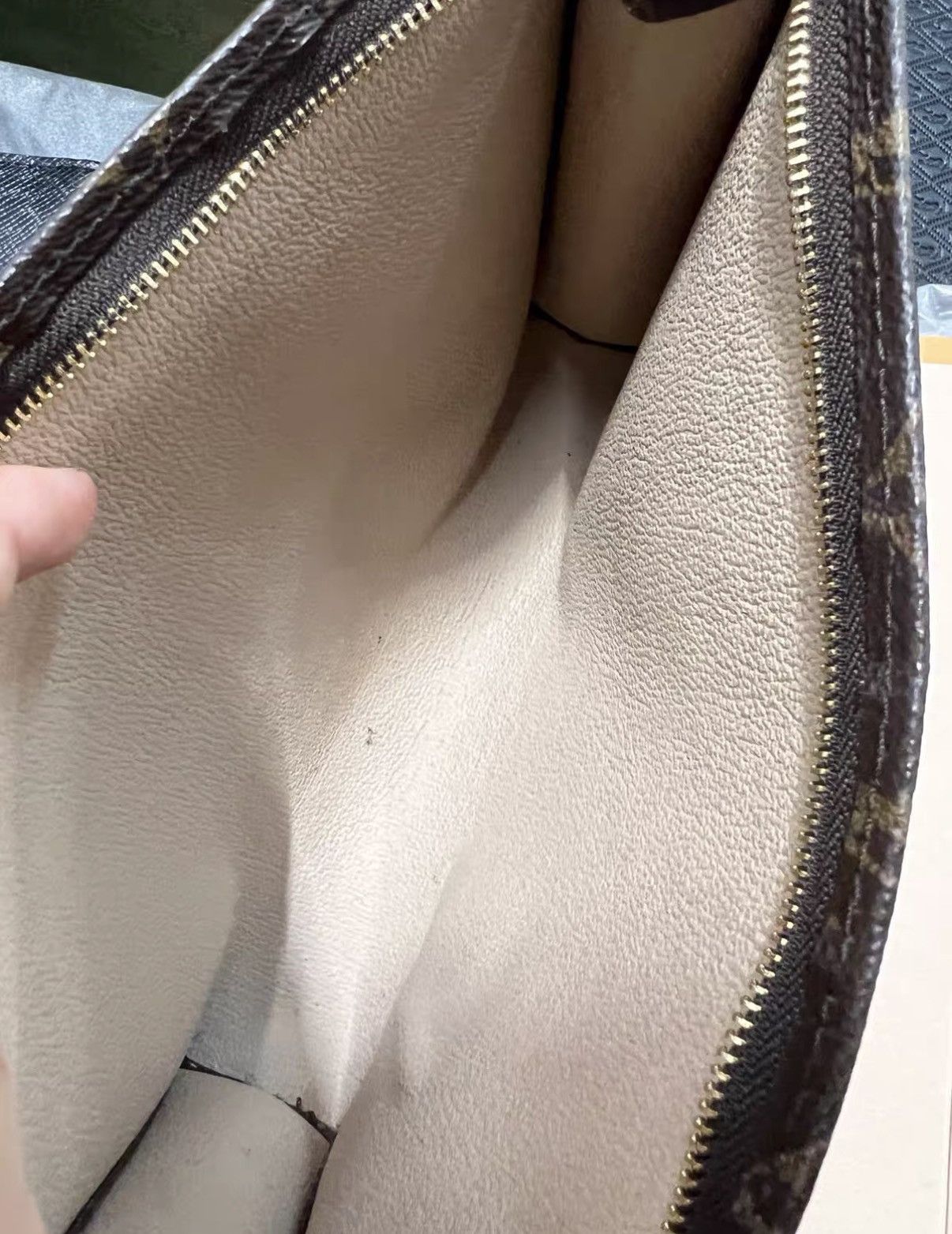 Louis Vuitton Louis Vuitton Monogram Pouch 26 J42 Size ONE SIZE - 5 Thumbnail