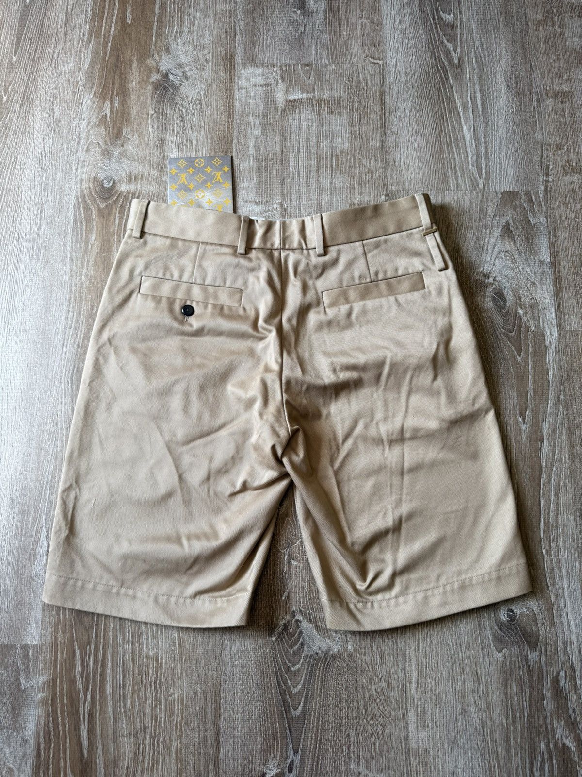 Louis Vuitton Louis Vuitton Staples Edition Khaki Shorts Size US 32 / EU 48 - 2 Thumbnail