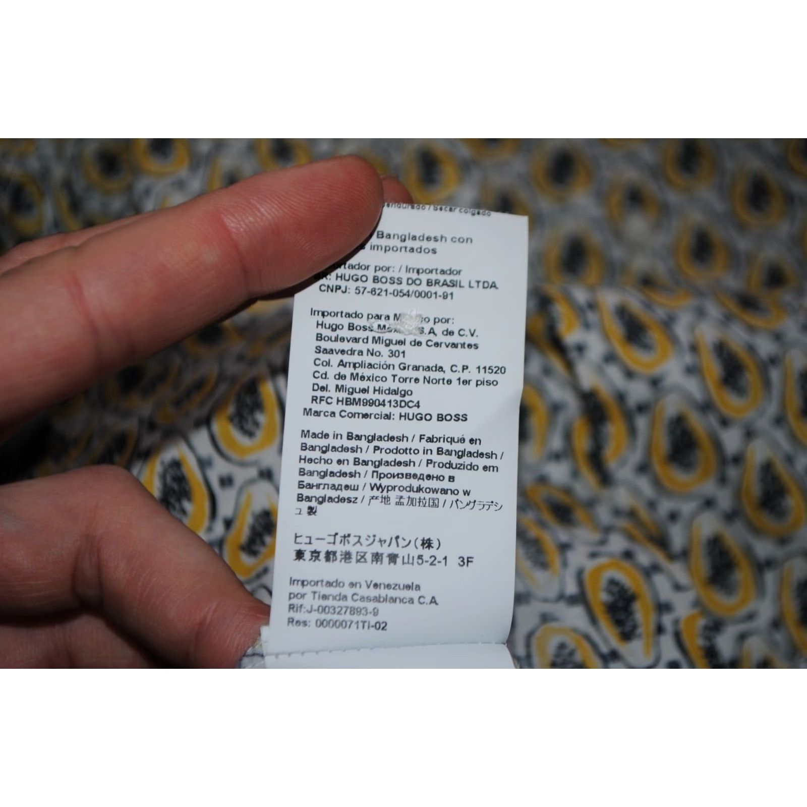 Hugo Boss HUGO BOSS SHIRT CASUAL SHORT SLEEVE SIZE L MENS 100% COTTON BUTTON-DOWN MULTICOLOR Size US L / EU 52-54 / 3 - 6 Thumbnail