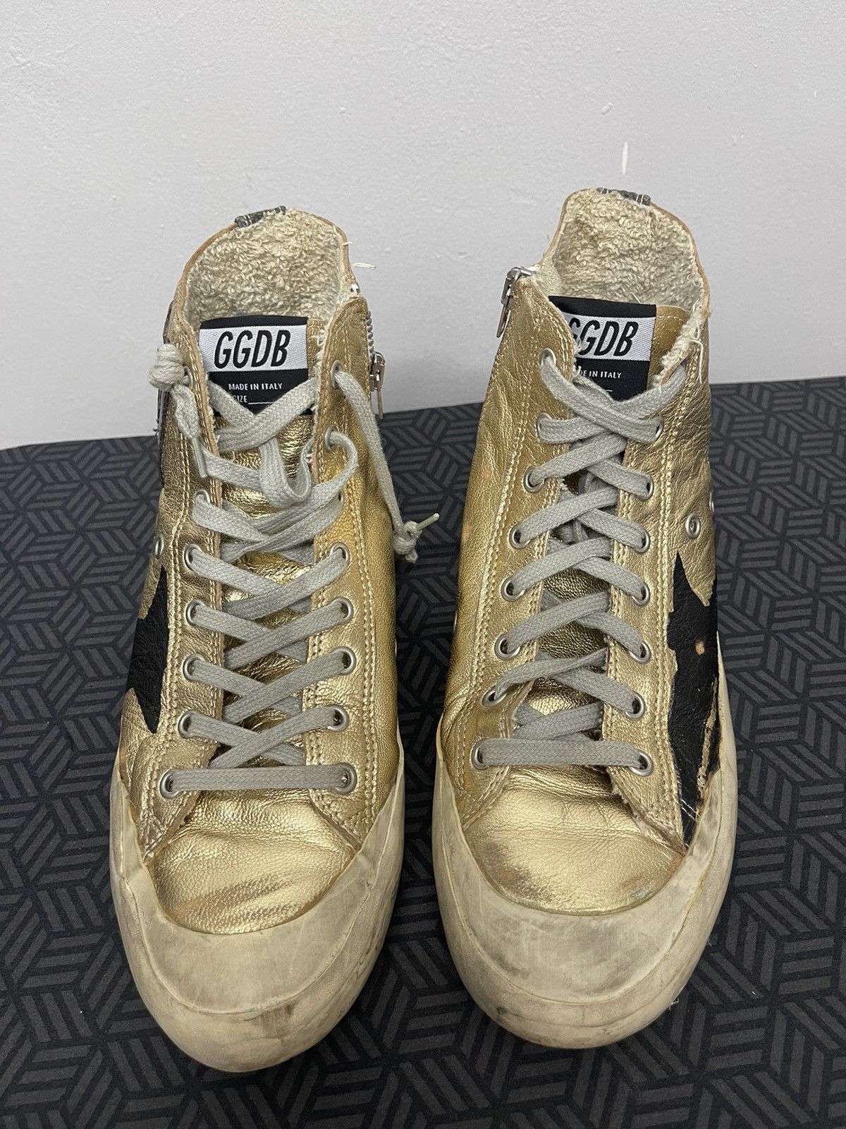 Golden Goose GOLD FRANCY GOLDEN GOOSE ITALY Size US 10 / IT 40 - 2 Thumbnail