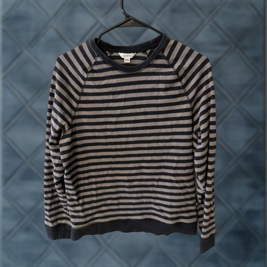 Calvin Klein VINTAGE Calvin Klein Men's Crew Neck Sweater Size M Knit Striped All Seasons Black Gray EUC Size US M / EU 48-50 / 2 - 1 Thumbnail