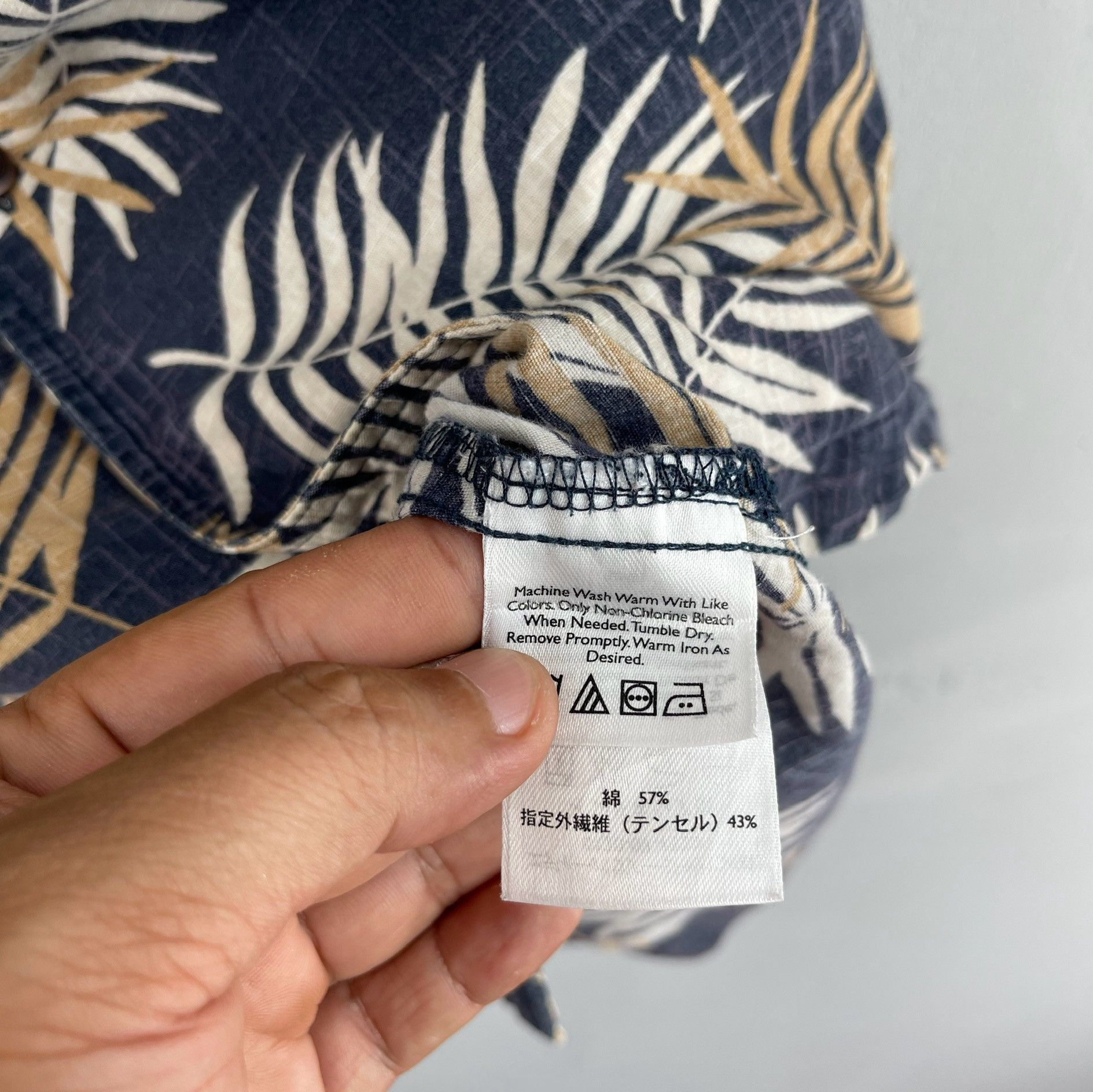 Eddie Bauer Vintage EDDIE BAUER Abstract Floral Motive Hawaii Shirt Size US XL / EU 56 / 4 - 6 Thumbnail