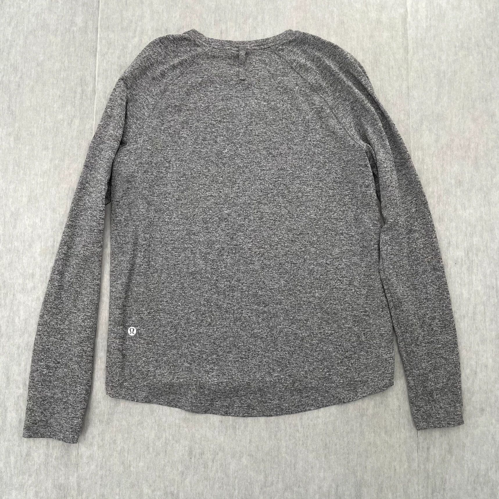 Lululemon VINTAGE Lululemon Shirt Womens 10 Gray Long Sleeve Crew Neck Pullover Gym Yoga Ladies Adult Size 10 Gray Pullover Athletic Casual Womens Size L / US 10 / IT 46 - 2 Thumbnail
