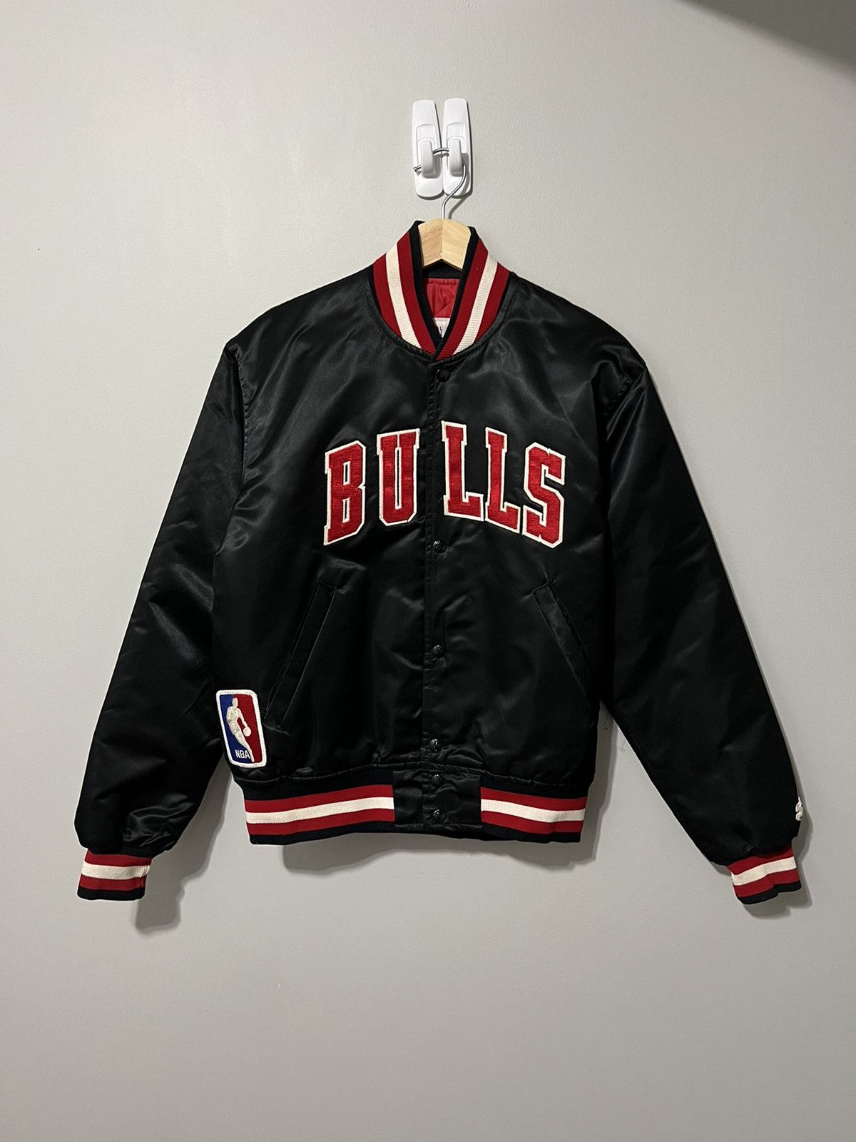 Image of Vintage Chicago Bulls Satin Jacket in Black, Men's (Size Small)