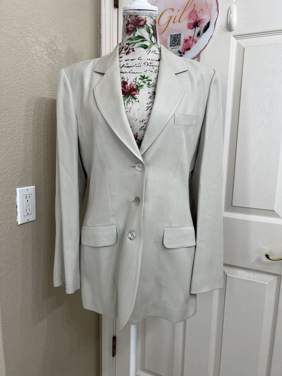 I.N.C INC International Concepts Silk 90’s Light Gray Size M / US 6-8 / IT 42-44 - 1 Thumbnail