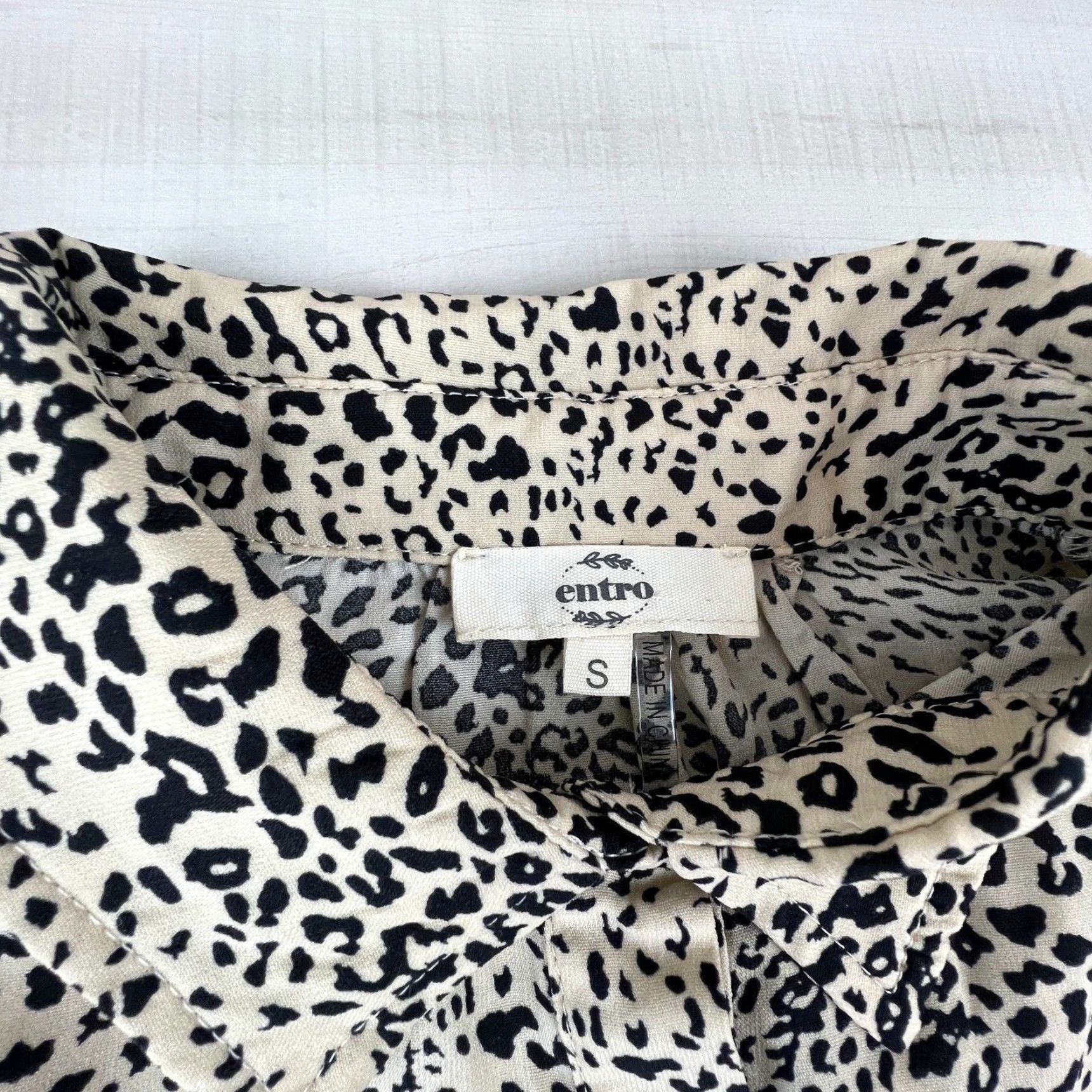 Vintage Entro Womens Leopard Print Blouse Small Animal Cheetah Short Sleeve Flowy Loose Top Polyester Size S / US 4 / IT 40 - 3 Thumbnail