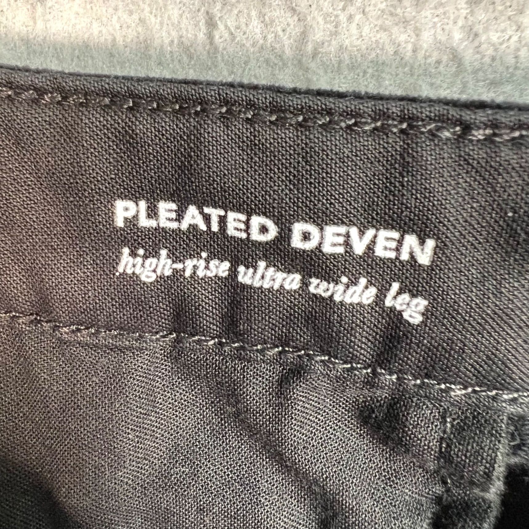 Vintage AG Adriano Goldschmied Pleated Deven High-Rise Ultra Wide-Leg Corduroy Pants 24R Women Pants Black Corduroy Wide-Leg 24 in Vintage N/A Size 42" / US 20 - 4 Thumbnail