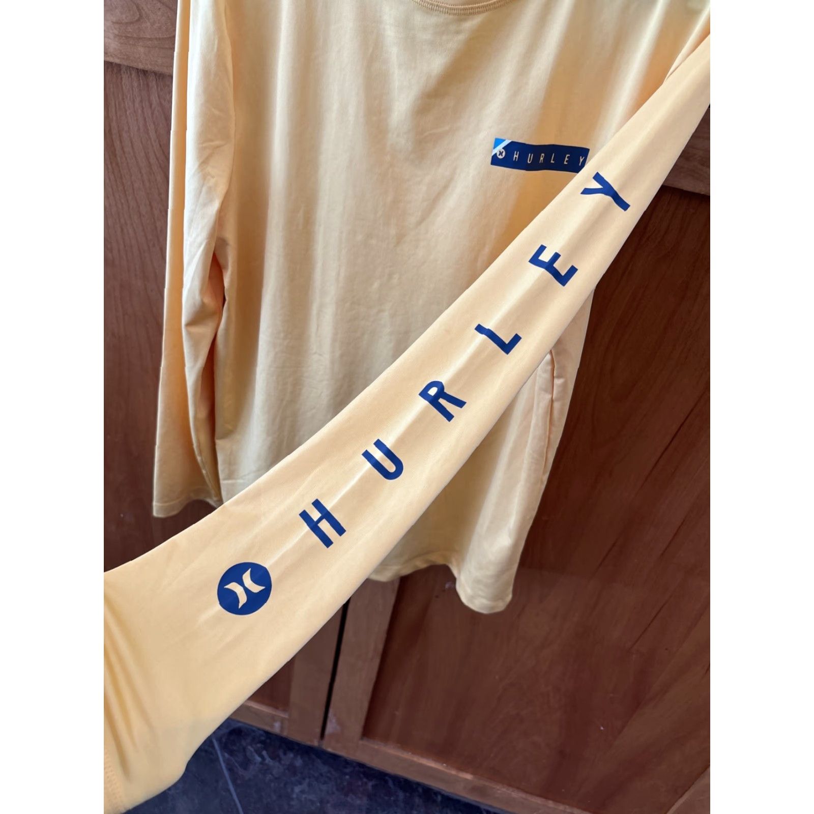 Hurley Hurley Men Shirt S Rash Guard UPF Sunshirt Long Sleeve Surf Yellow Graphic Blue Polyester Spandex Stretch Size US S / EU 44-46 / 1 - 5 Thumbnail