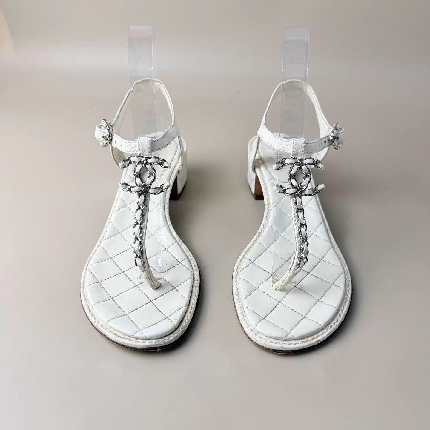 Chanel Chanel White CC Logo Litchi Leather Sandals EUR 37.5 95 New Size US 7 / IT 37 - 2 Thumbnail