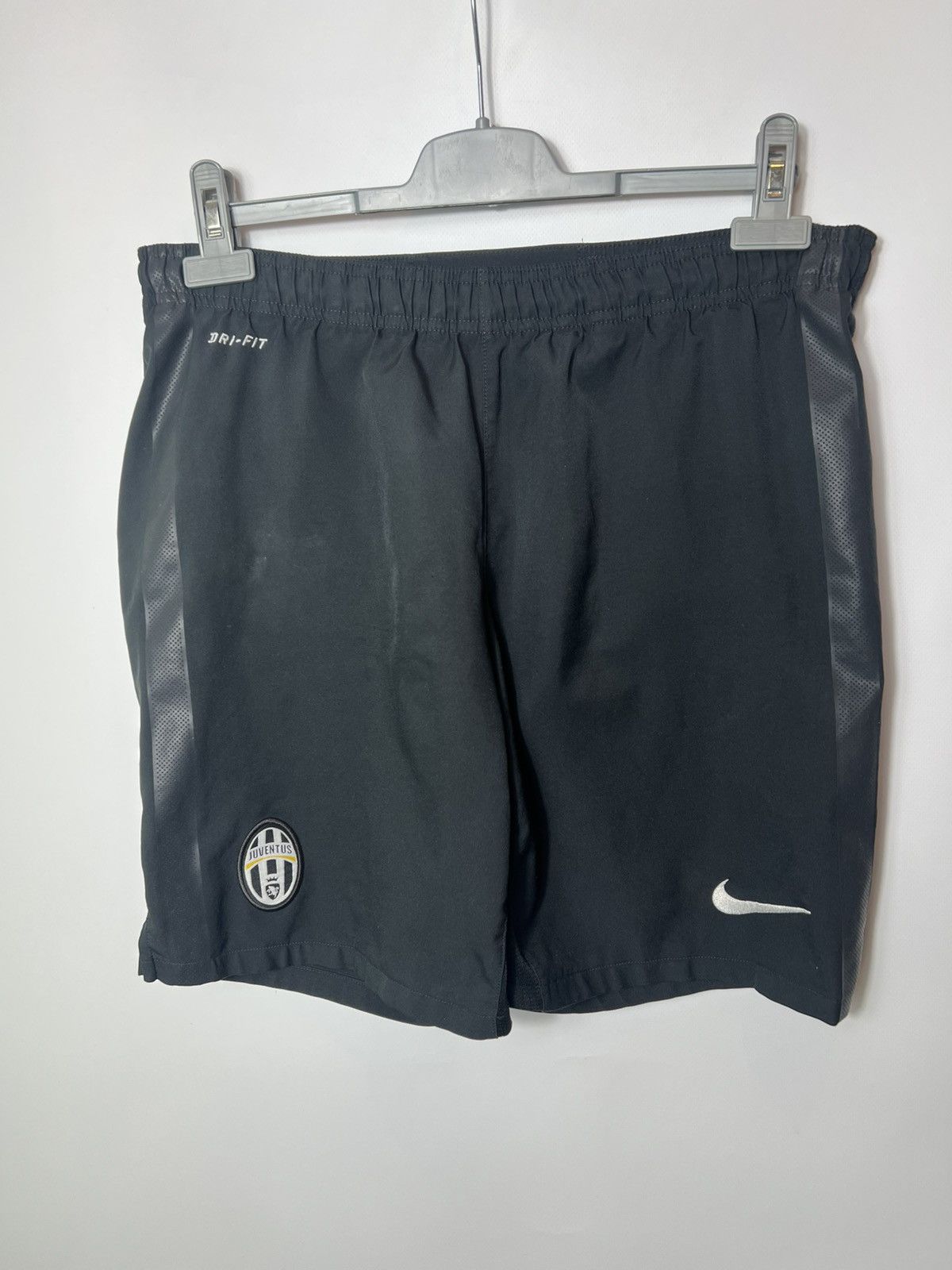 Nike JUVENTUS NIKE 2012/2013 FOOTBALL SOCCER AWAY SHORTS SIZE M Size US 32 / EU 48 - 1 Thumbnail