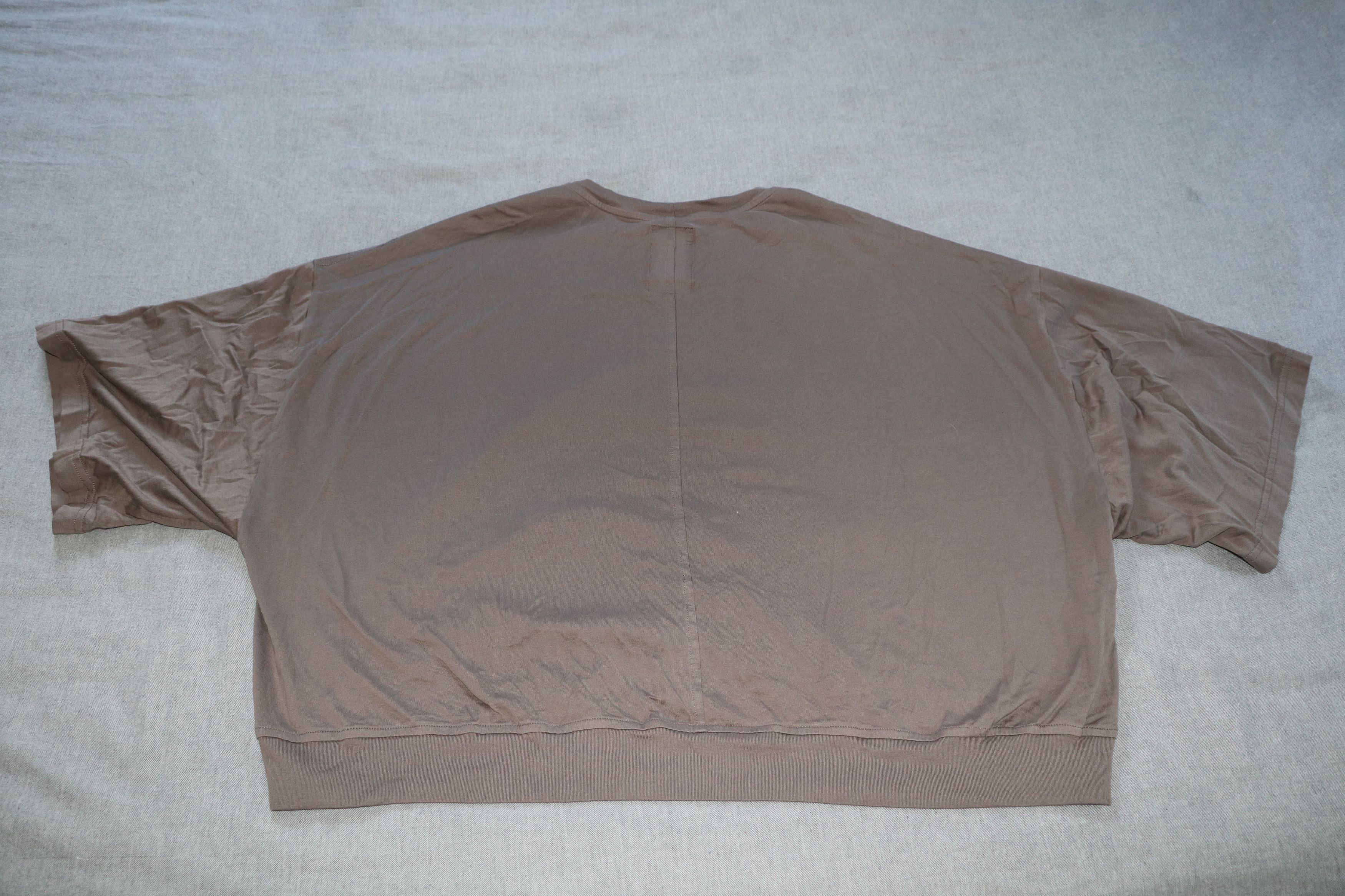 Champion × Rick Owens Champion x Rick Owens Tommy Embroidered T-shirt in "Dust" Size US L / EU 52-54 / 3 - 2 Thumbnail