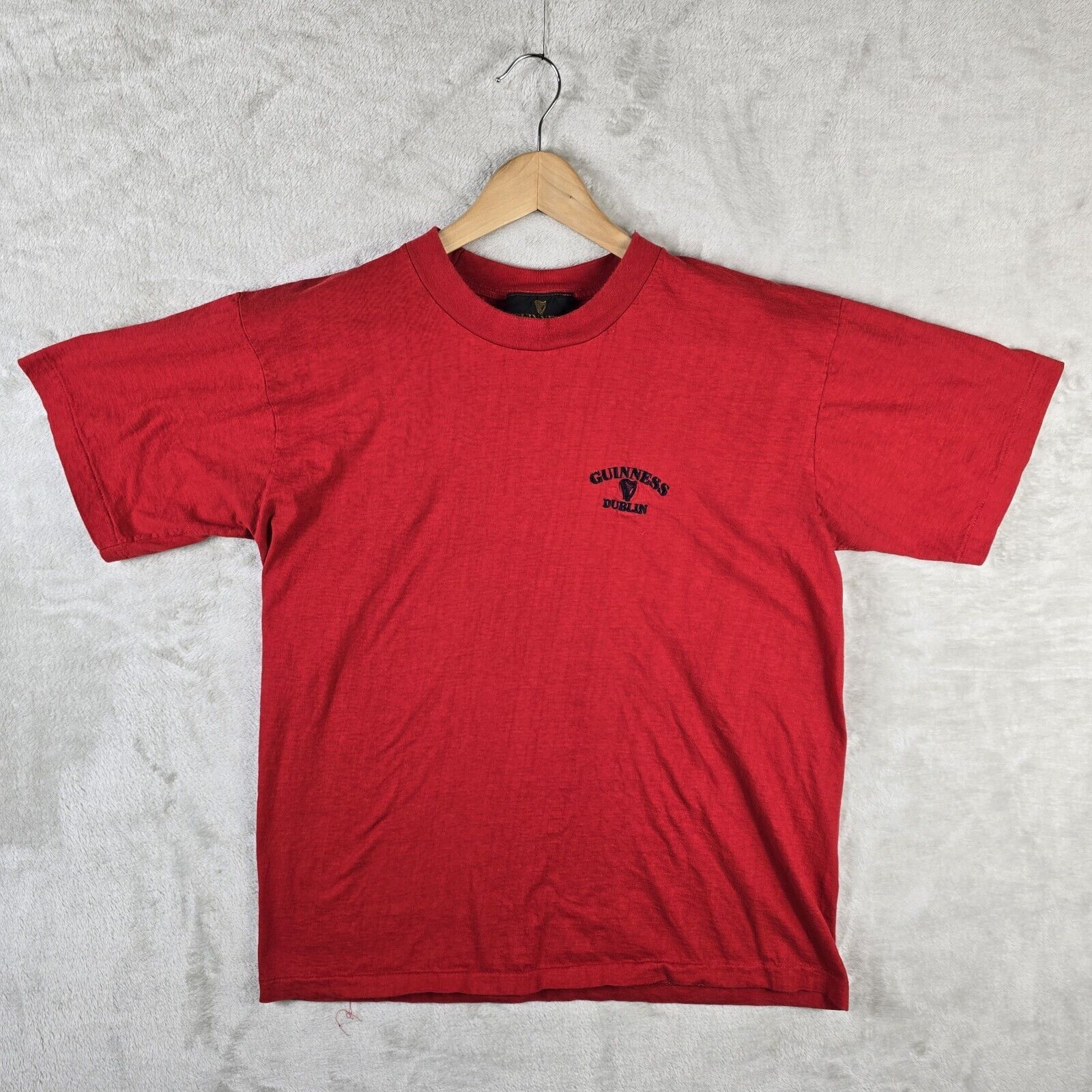 Vintage Vintage Guinness Dublin Embroidered Red Shirt Size XL Size US L / EU 52-54 / 3 - 2 Thumbnail