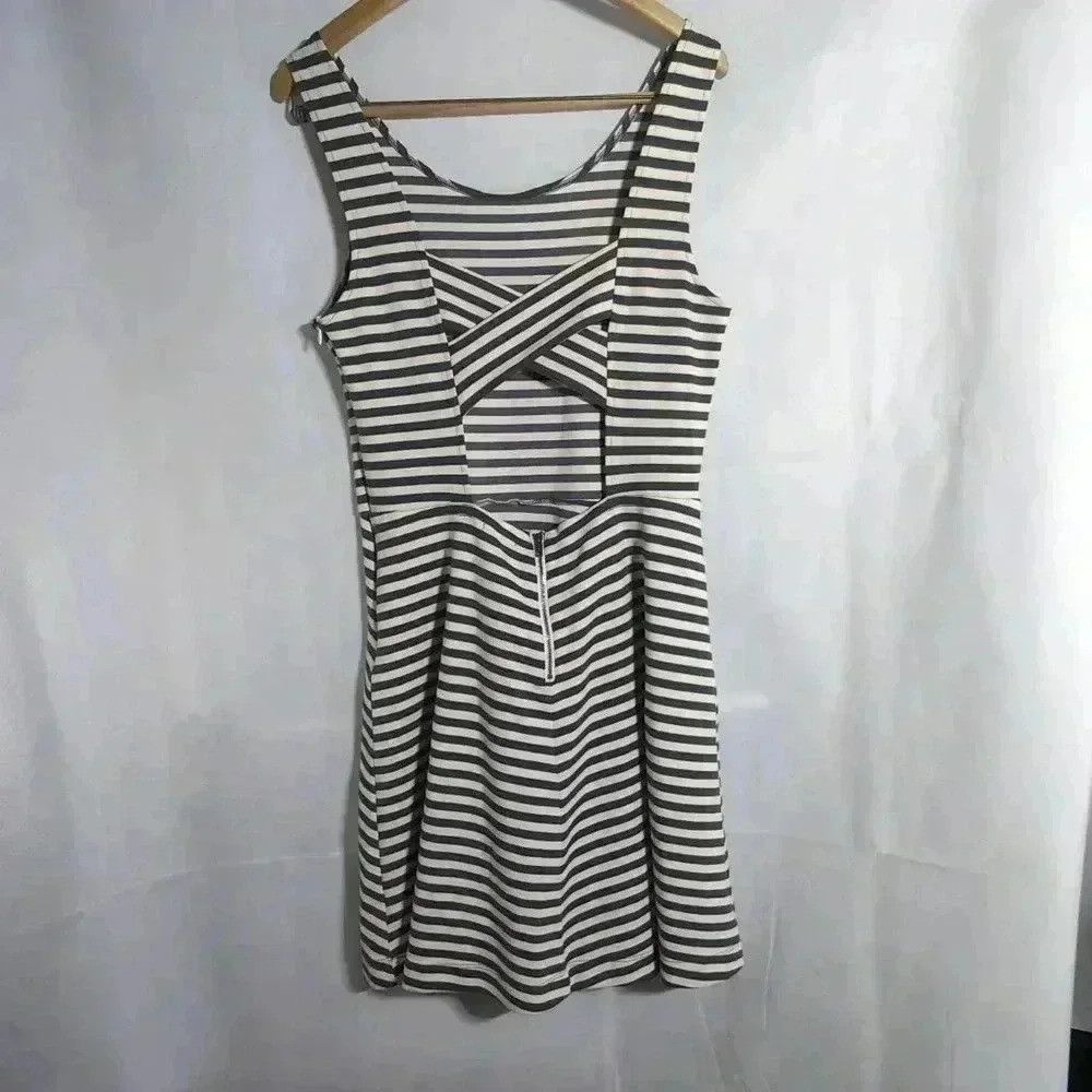American Eagle Outfitters Gray and White Striped dress American Eagle Outfitters sz S Size S / US 4 / IT 40 - 2 Thumbnail