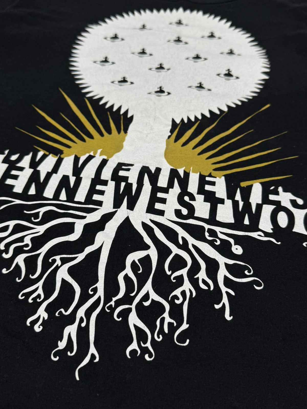 Vivienne Westwood Vivienne Westwood RARE big tree monogram orb spell tee eb0 Size US L / EU 52-54 / 3 - 5 Thumbnail