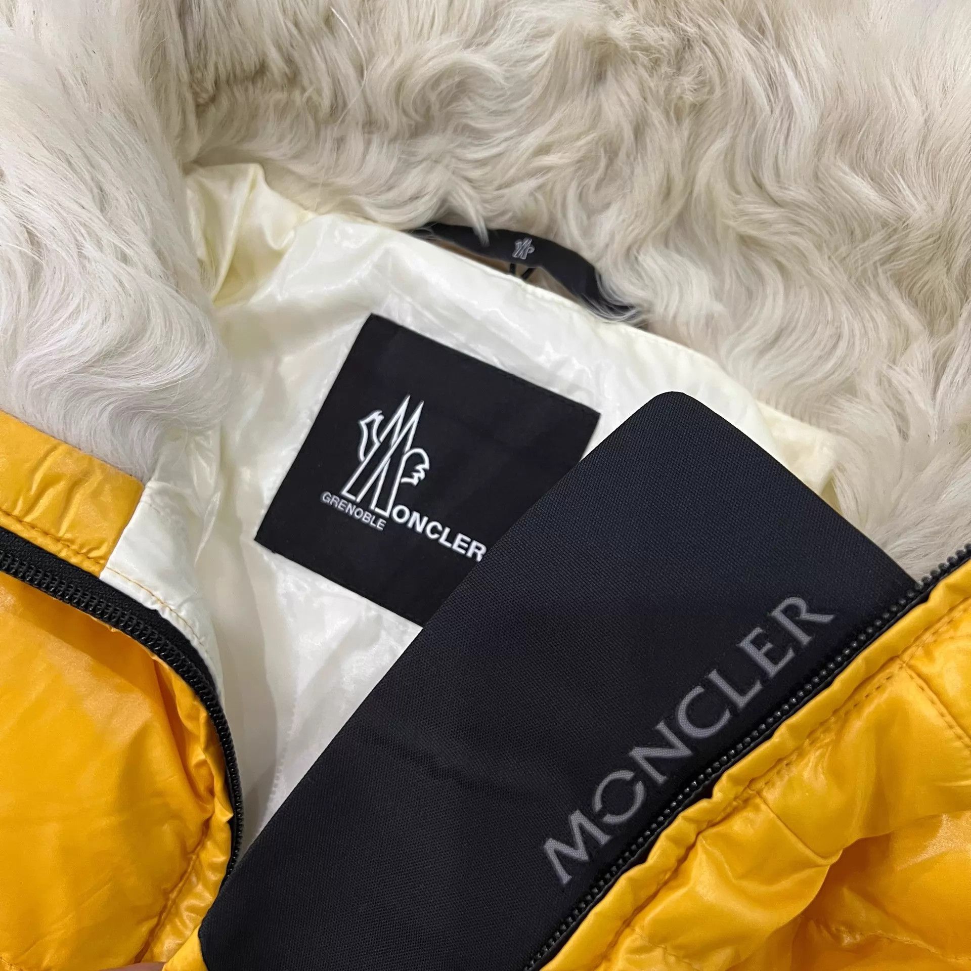 Moncler Moncler Arabba Ski Down Jacket Lamb Collar Logo Arm Patch 2 Size XS / US 0-2 / IT 36-38 - 6 Thumbnail