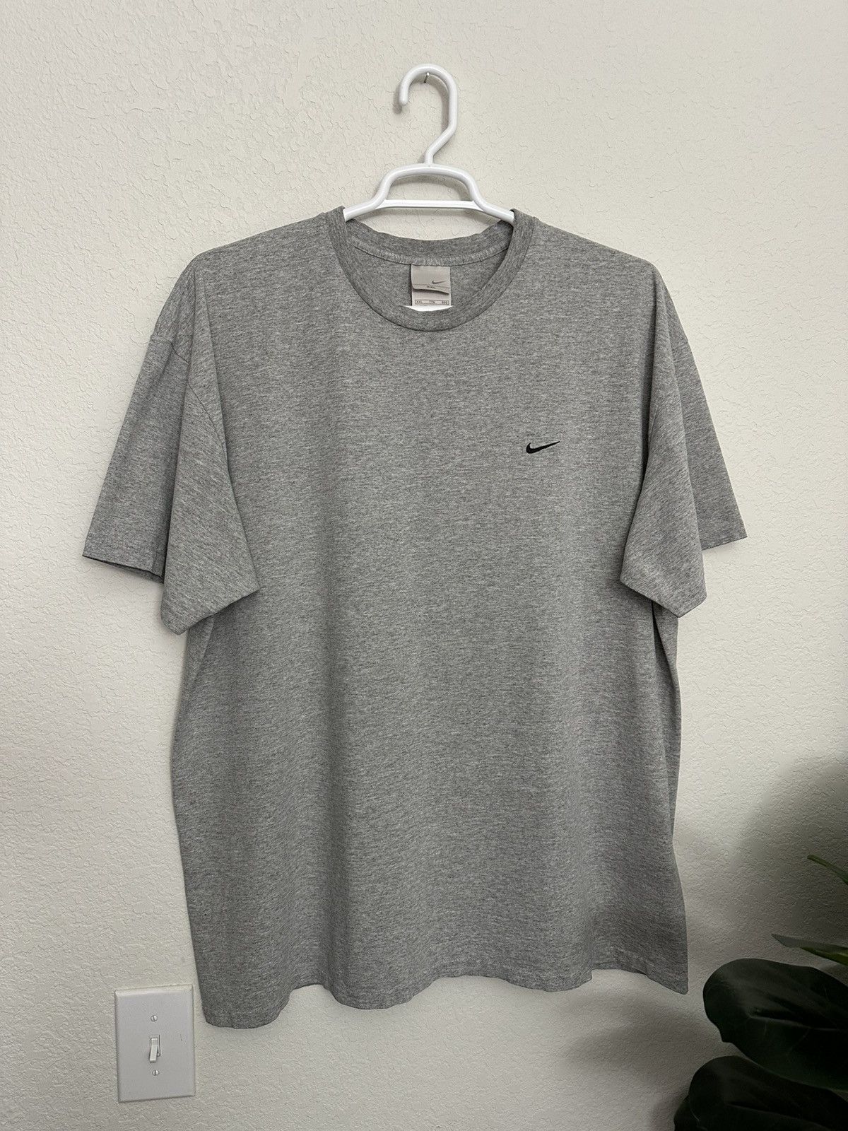 Nike × Vintage Vintage Y2K Nike Side Swoosh T-shirt Size XXL Gray Essential Size US XXL / EU 58 / 5 - 2 Thumbnail