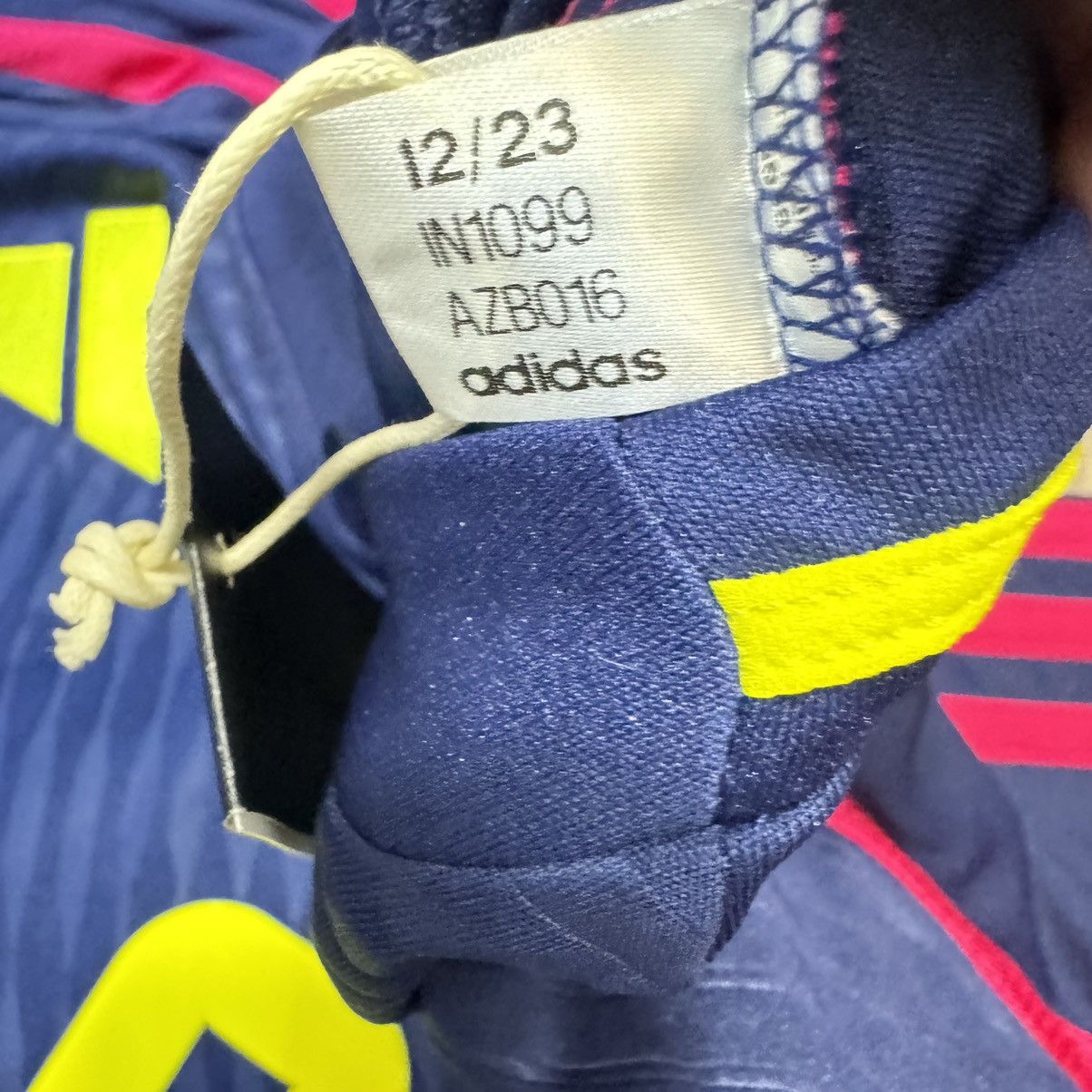 Adidas Sweden 24/25 away shirt #9 Isak (Bnwt) Size US XL / EU 56 / 4 - 8 Thumbnail