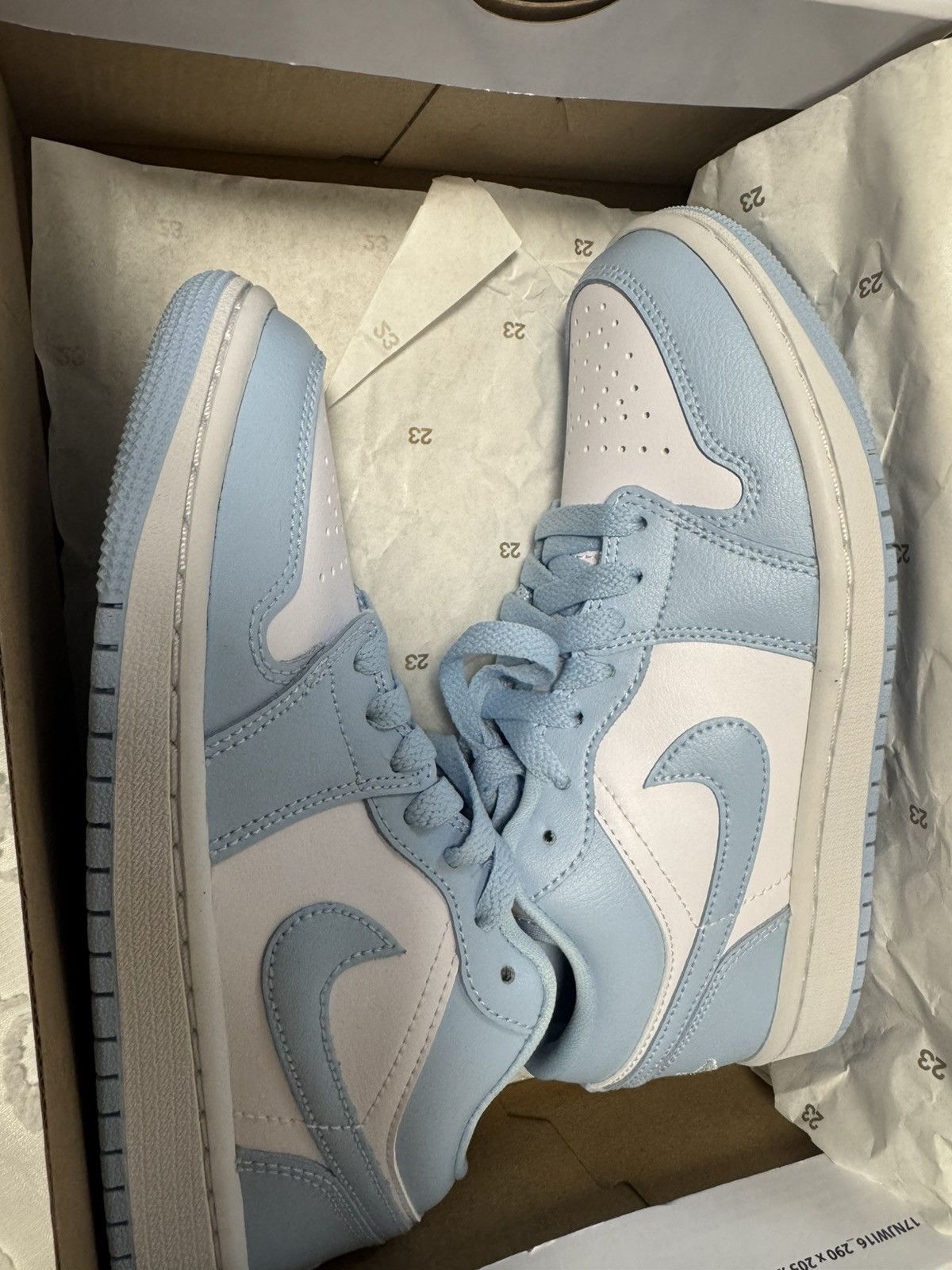 Nike WMNS AIR JORDAN 1 LOW Size US 6 / IT 36 - 2 Thumbnail