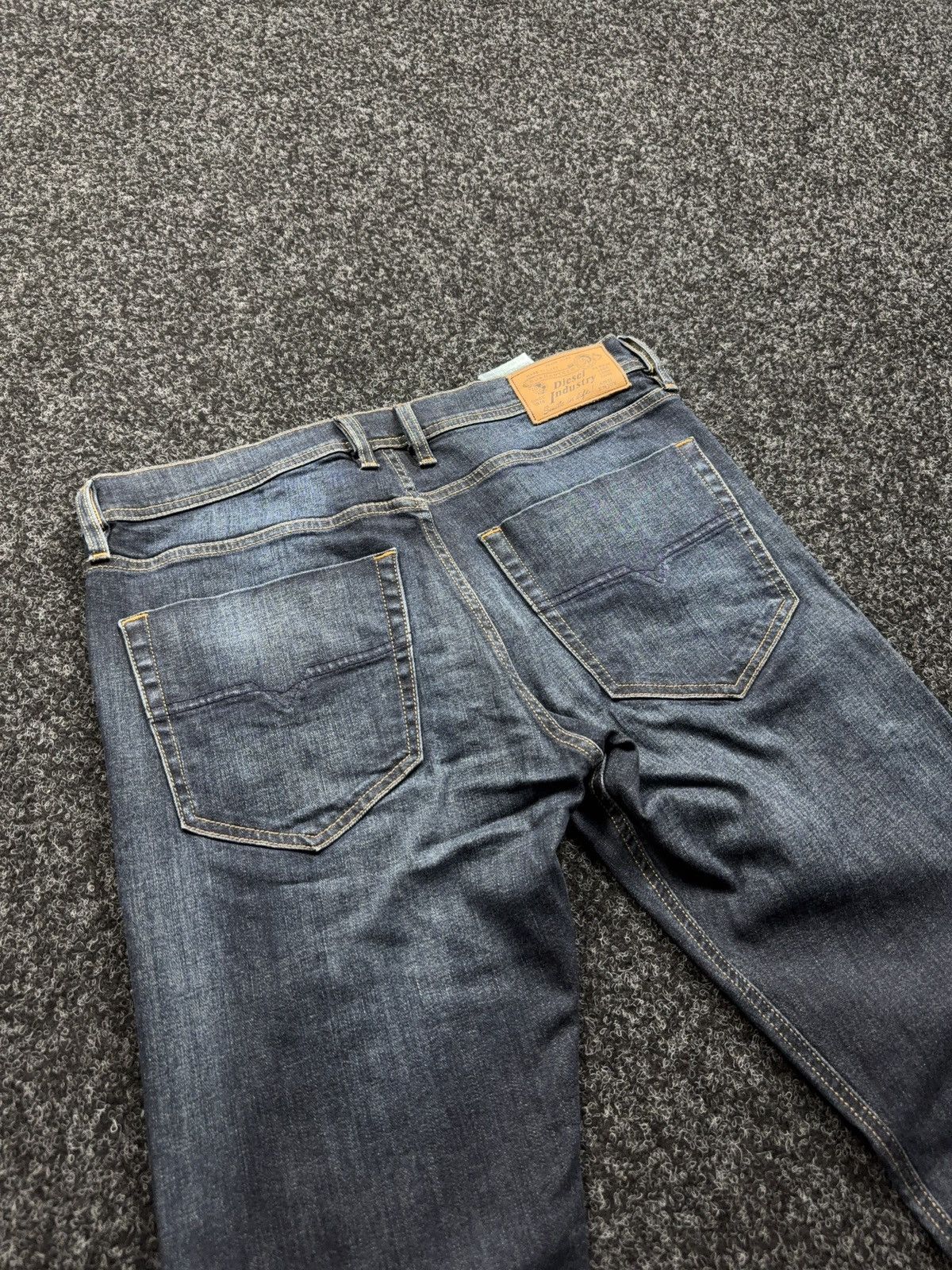Diesel Luxury 00s Y2K Diesel Tepphar Slim Carrot Faded Wash Jeans Size US 32 / EU 48 - 16 Thumbnail