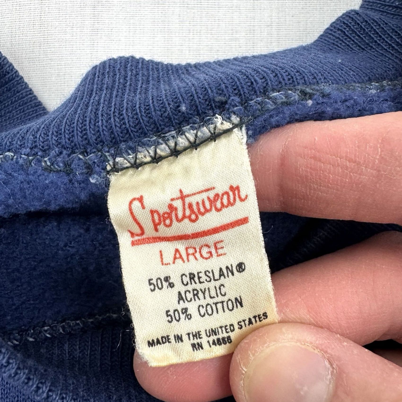Vintage VINTAGE USA 1984 Sweatshirt Crewneck Raglan Adult Large Blue Cotton Polyester Mens USA 80s Pullover Raglan Crew Neck Vintage Size US L / EU 52-54 / 3 - 3 Thumbnail