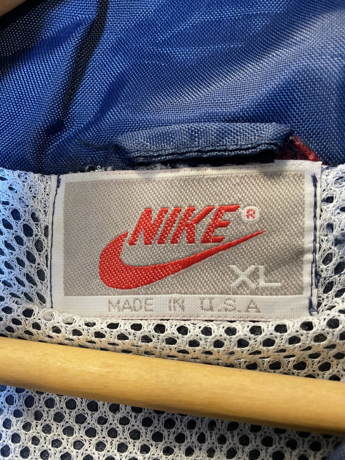 Nike Vintage Nike Big Logo Windbreaker Jacket Size US XL / EU 56 / 4 - 4 Thumbnail